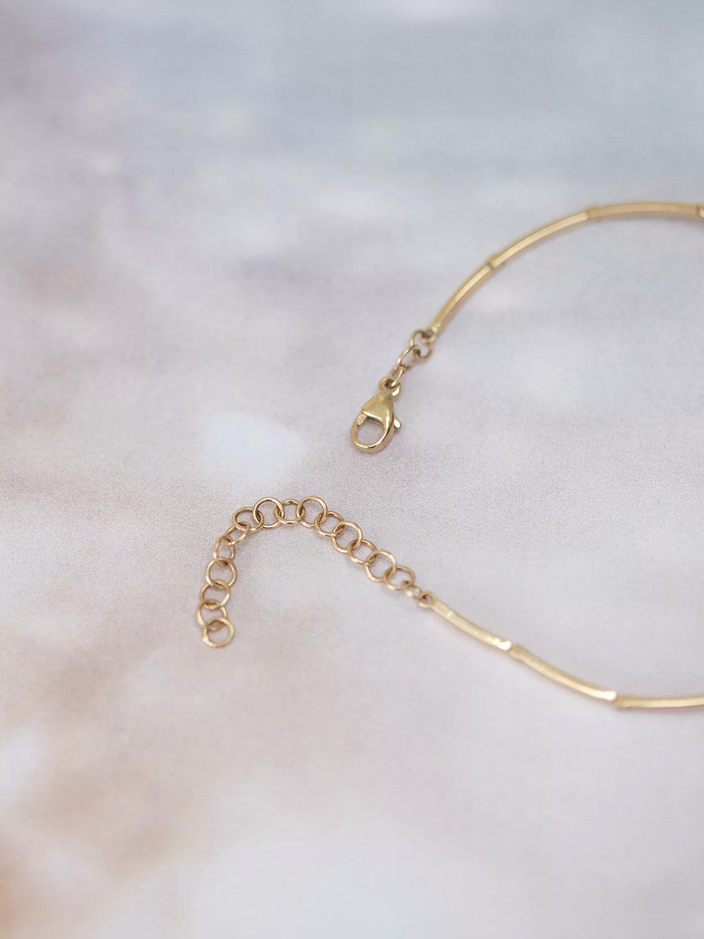 ARTICULATED BRACELET WITH IRREGULAR DIAMONDS