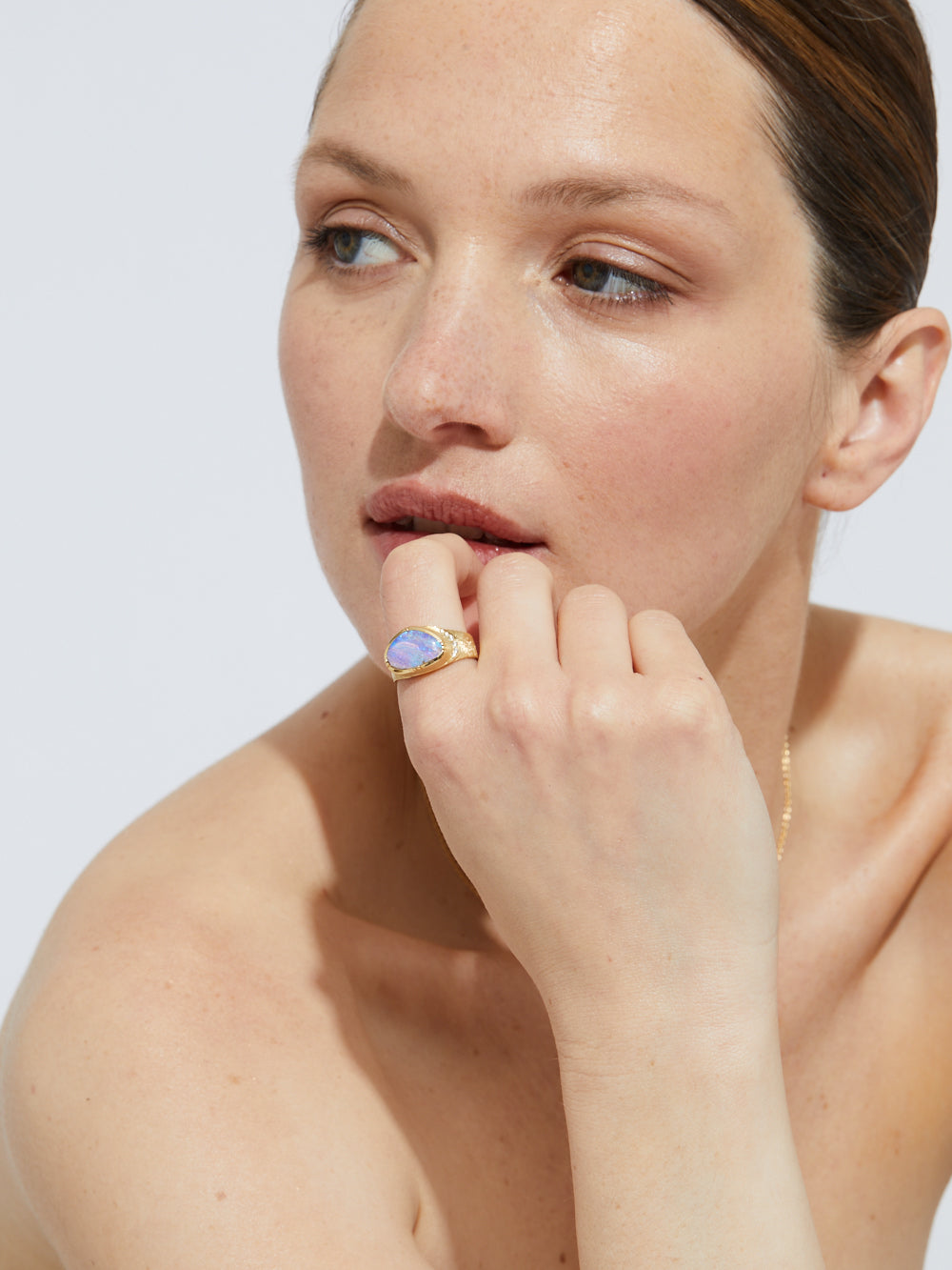 BAGUE ELLIPSE EN OPALE DE BOIS