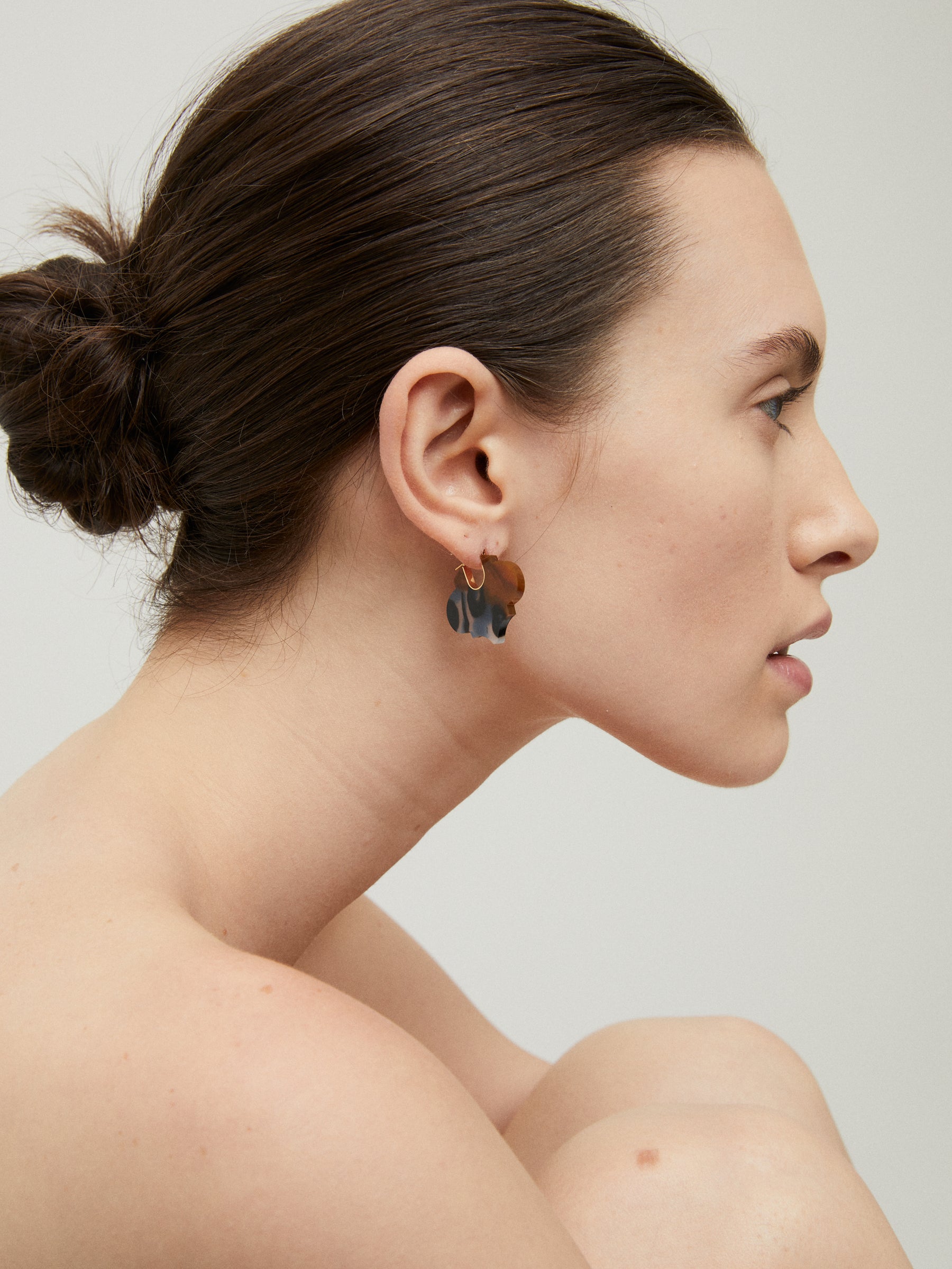 MARBLE ARABESQUE CREST EARRINGS