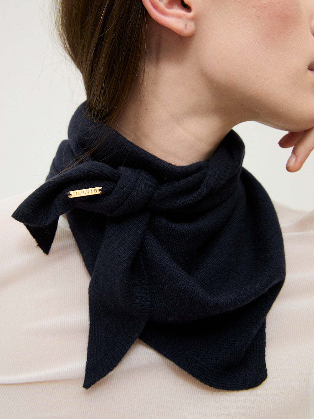 LEO NAVY SCARF