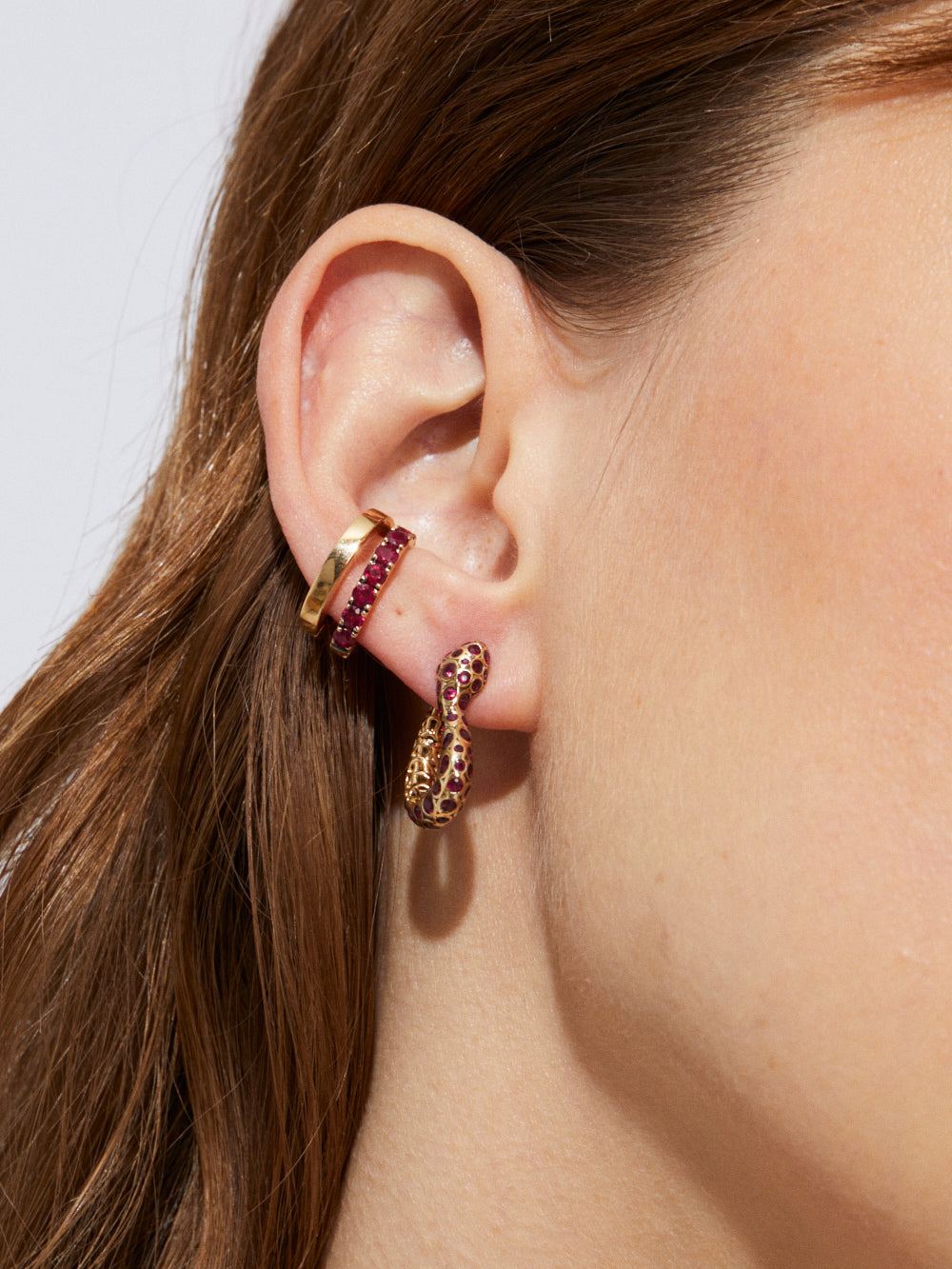 BASILIK YELLOW GOLD AND RUBY STRAIGHT EARRING