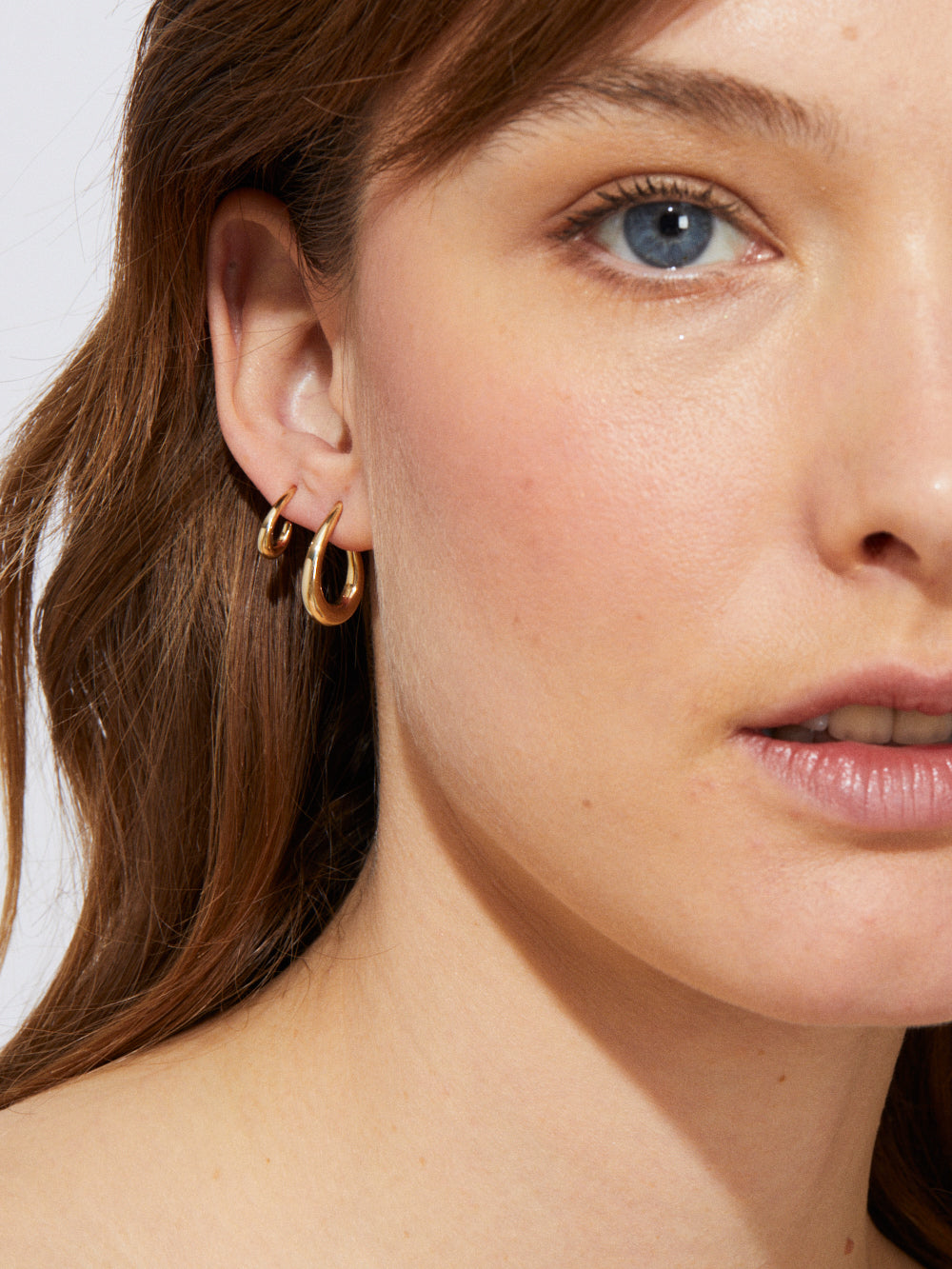OPEN OVAL EARRING, MEDIUM SIZE