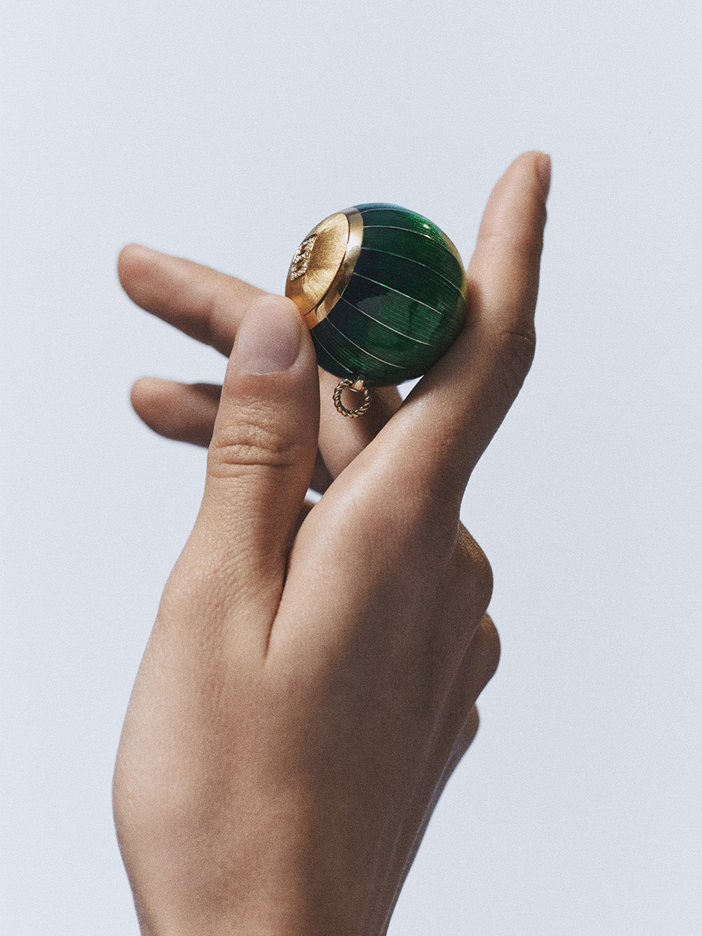 COLLIER MAGIC 8 BALL GREEN