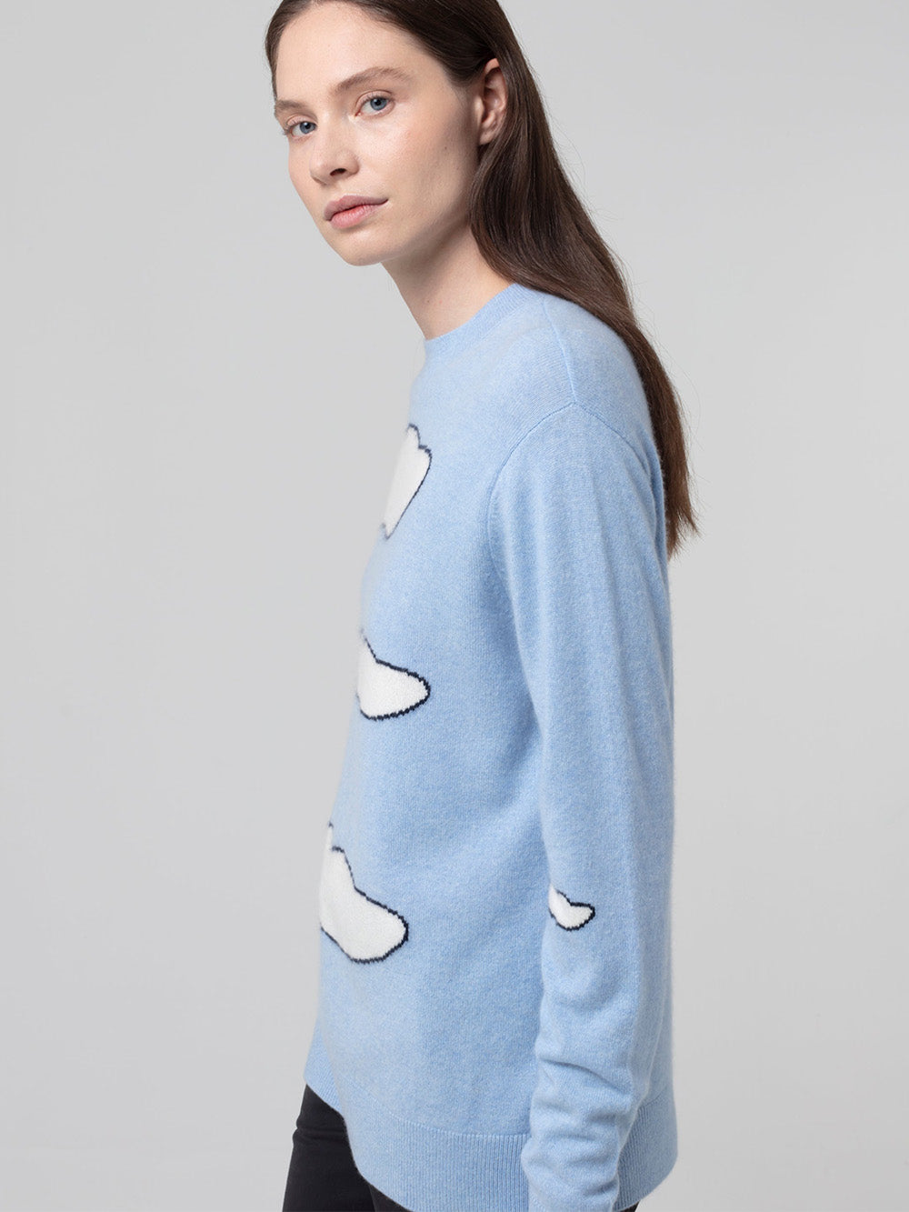 ROUND NECK SWEATER