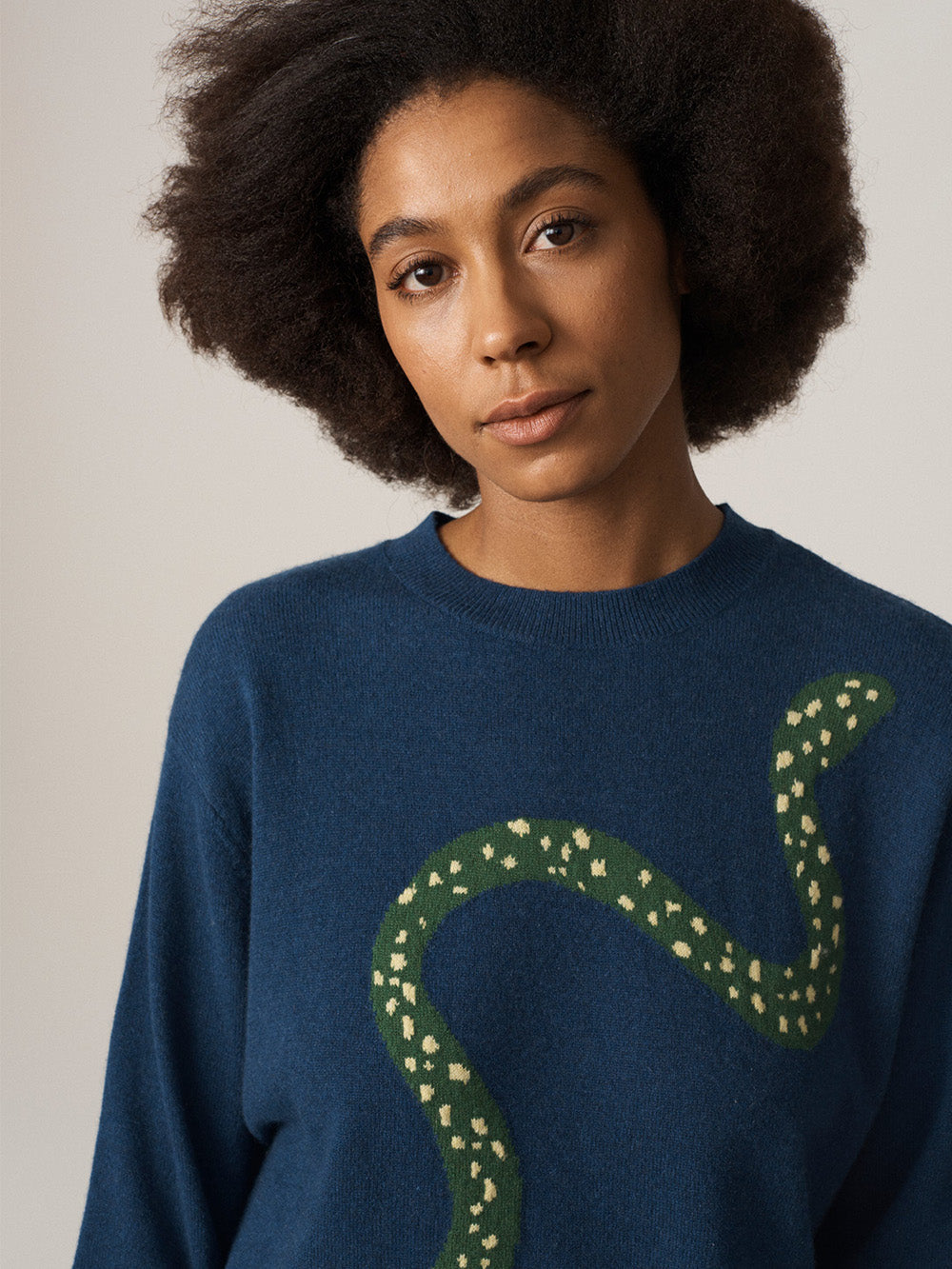 ROUND NECK SWEATER