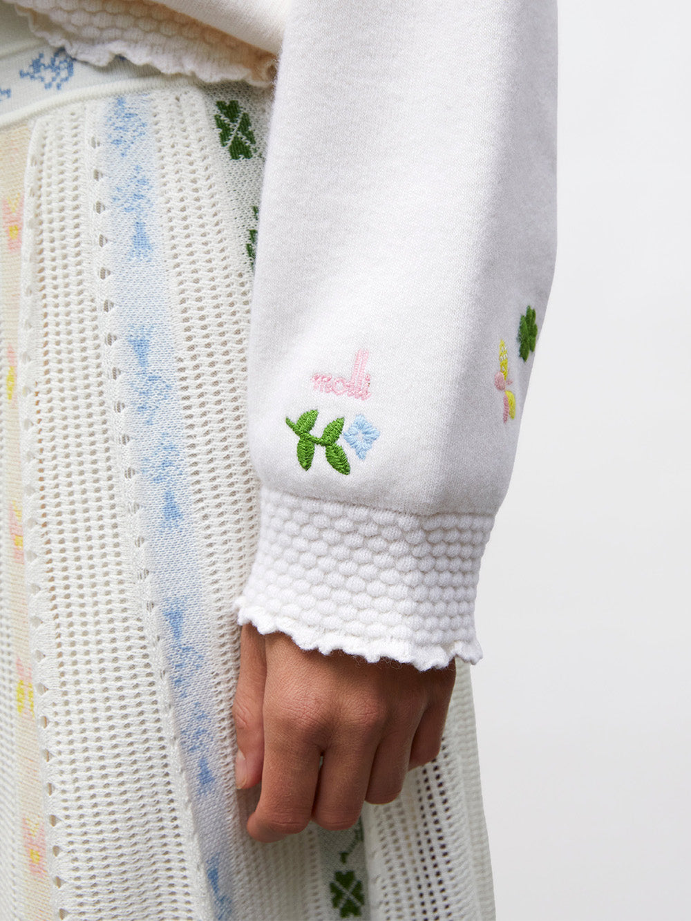 PULL DUMP BRODÉ BLANC