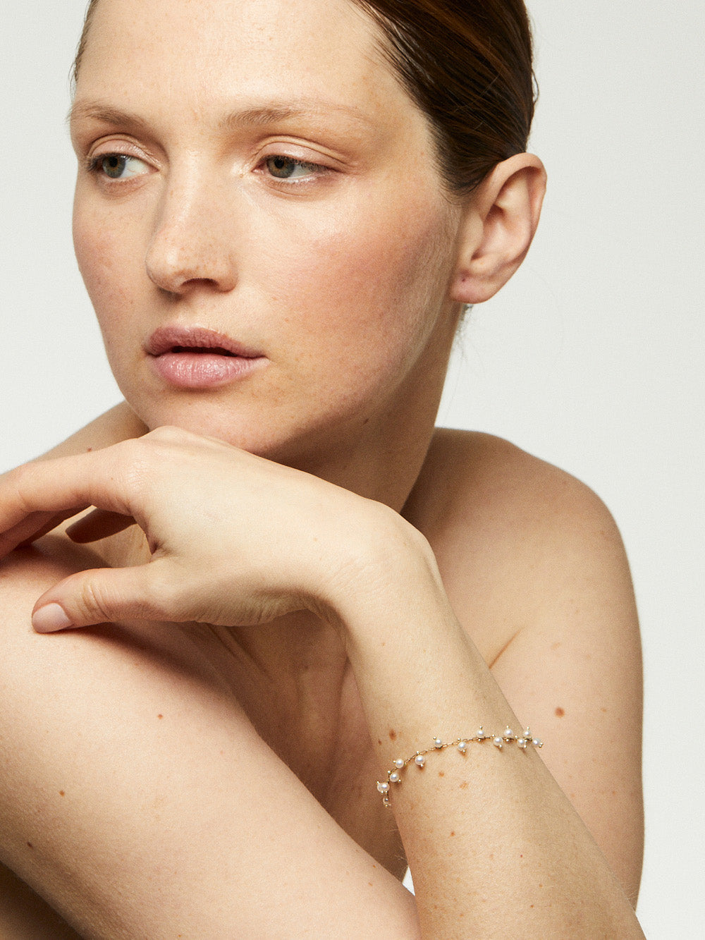 FINE CHEN AND PEARLS BRACELET