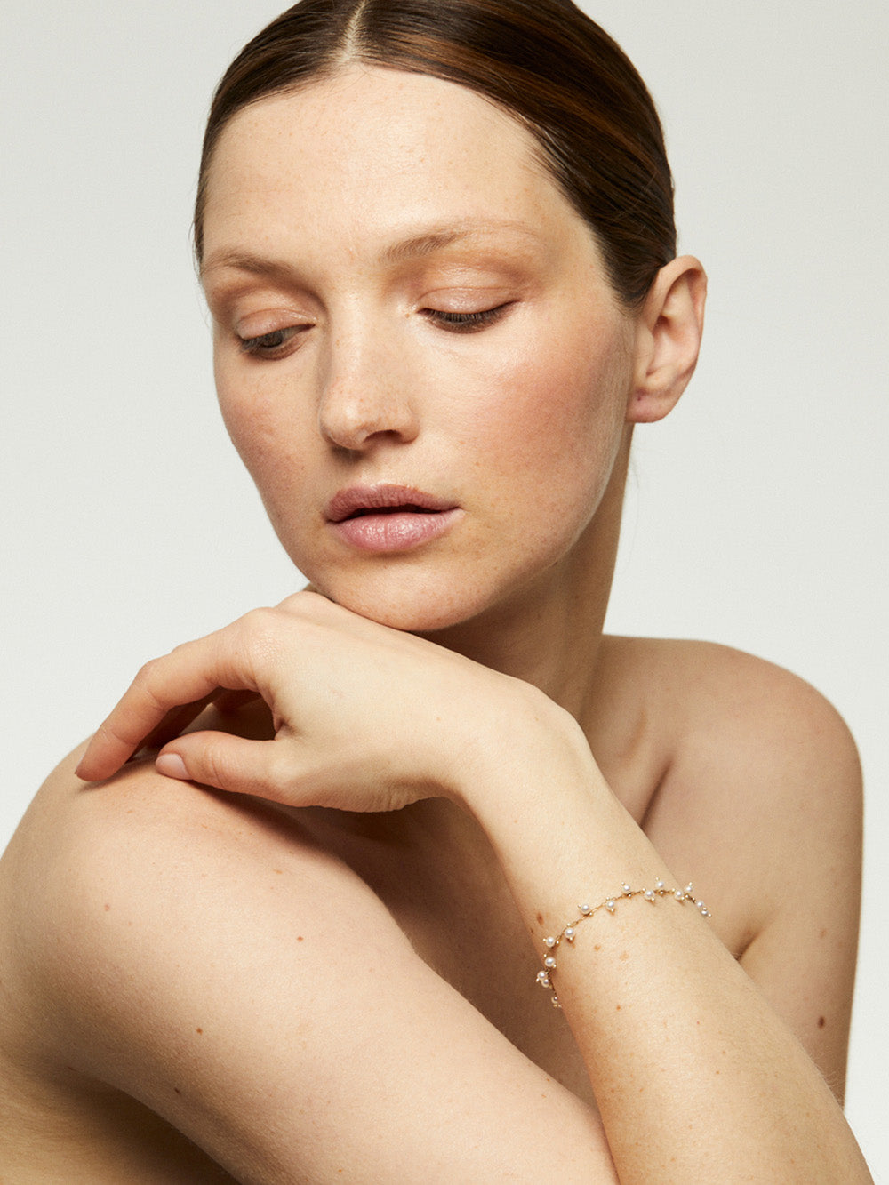 FINE CHEN AND PEARLS BRACELET