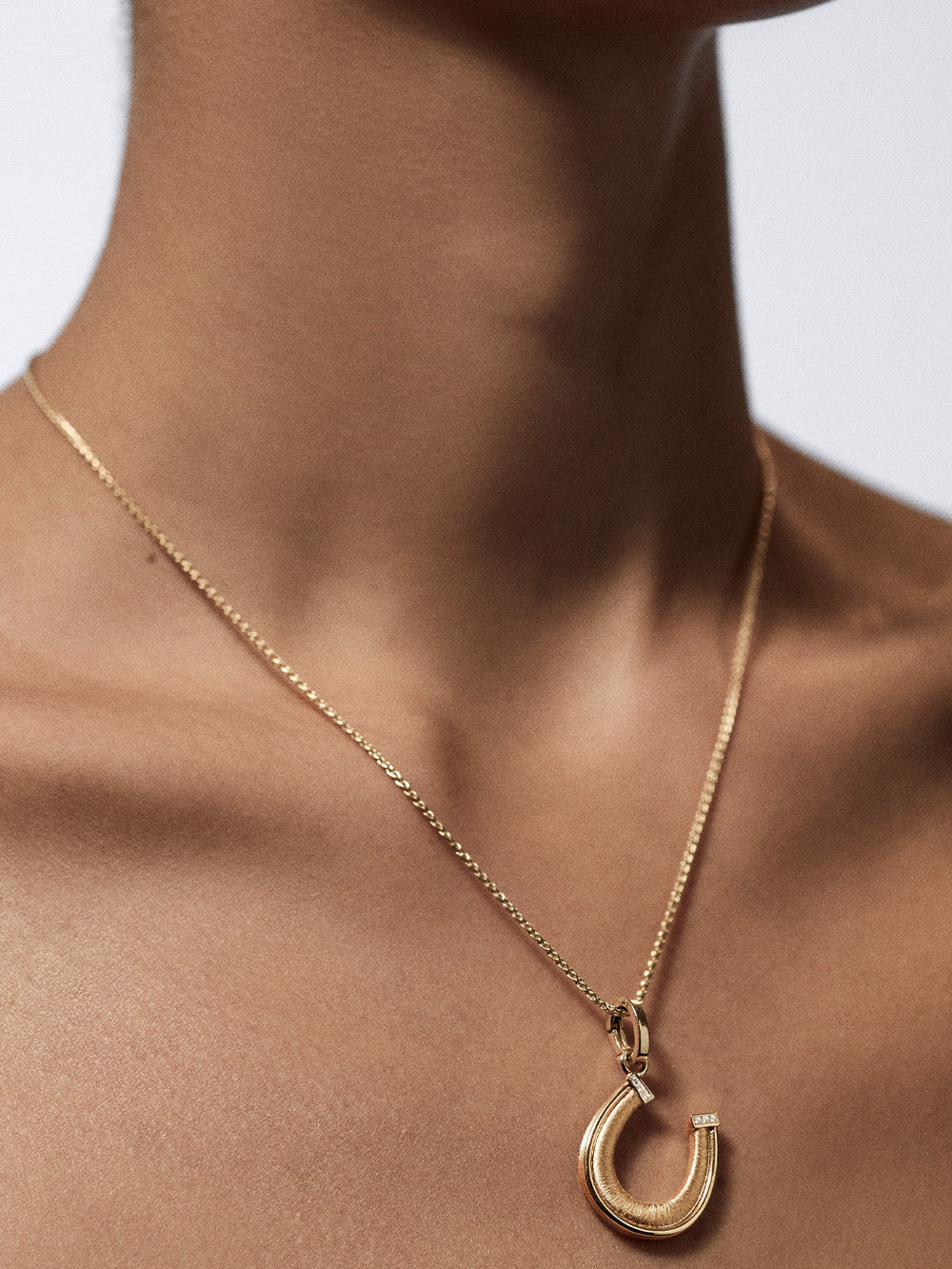 HORSESHOE GOLD AND DIAMOND PENDANT
