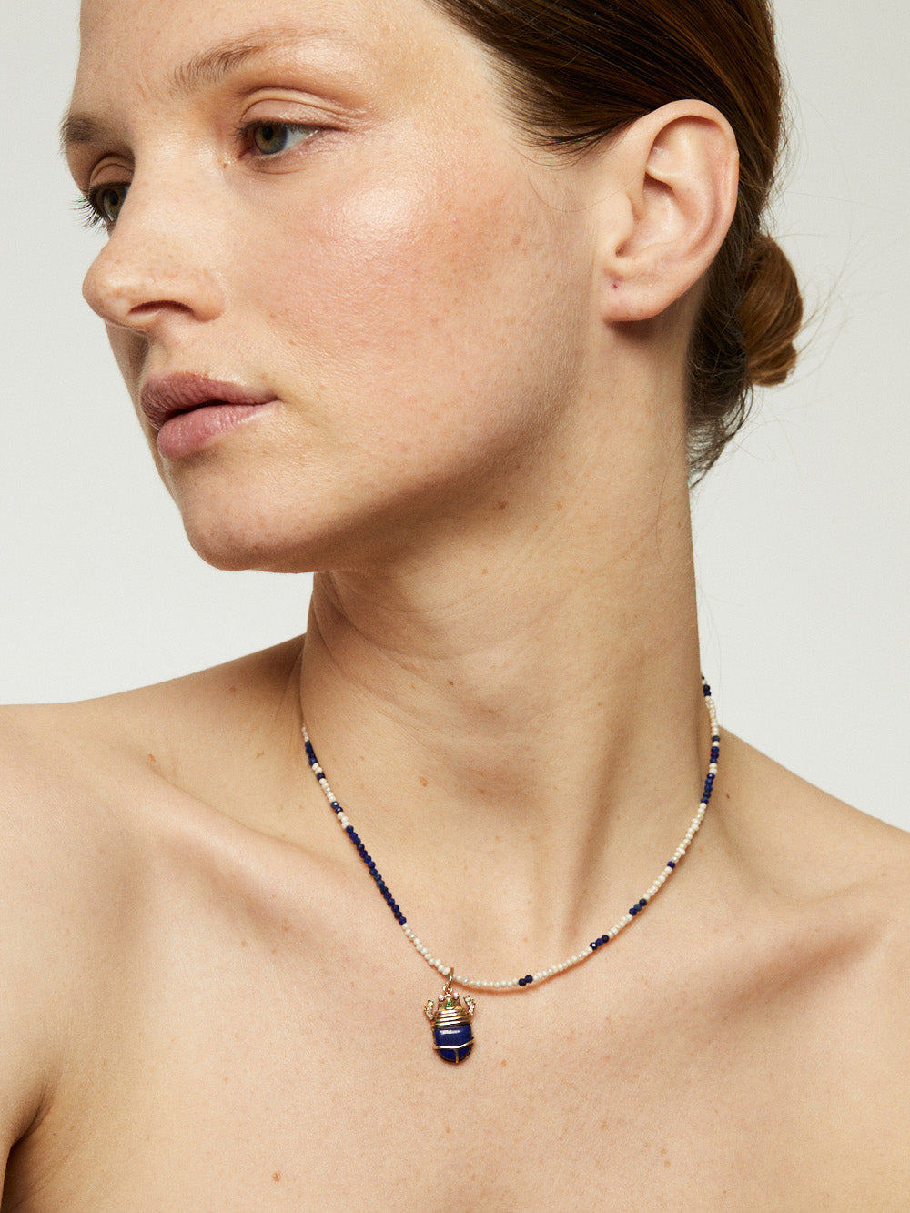 COLLIER SCARABÉE PERLES EAU DOUCE  ET LAPIS