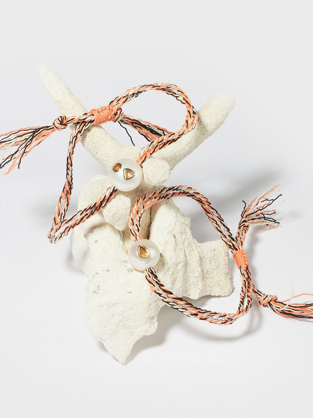 BRACELET SCARLETT PERLE ET GRENAT, CORDON ROSE PALE