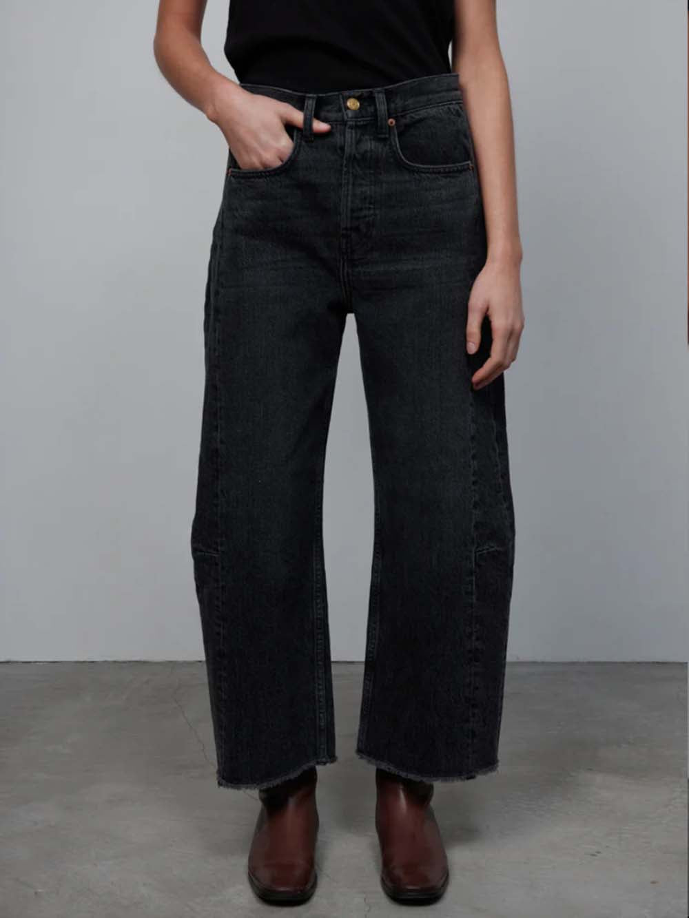 STILL BLACK LASSO JEANS