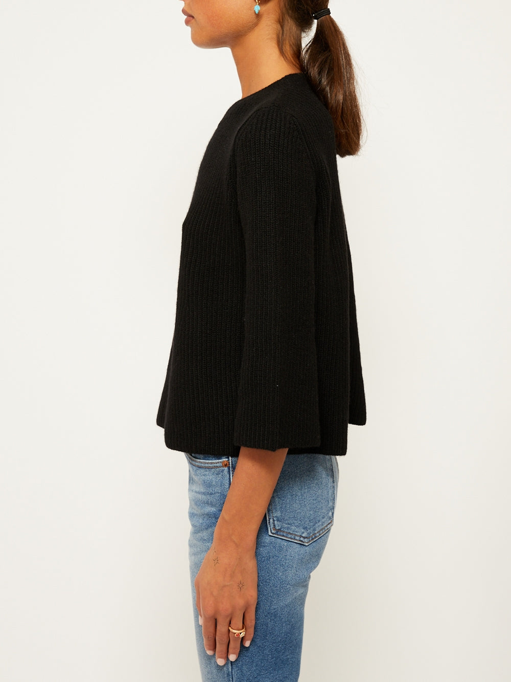 BLACK FLARE SWEATER