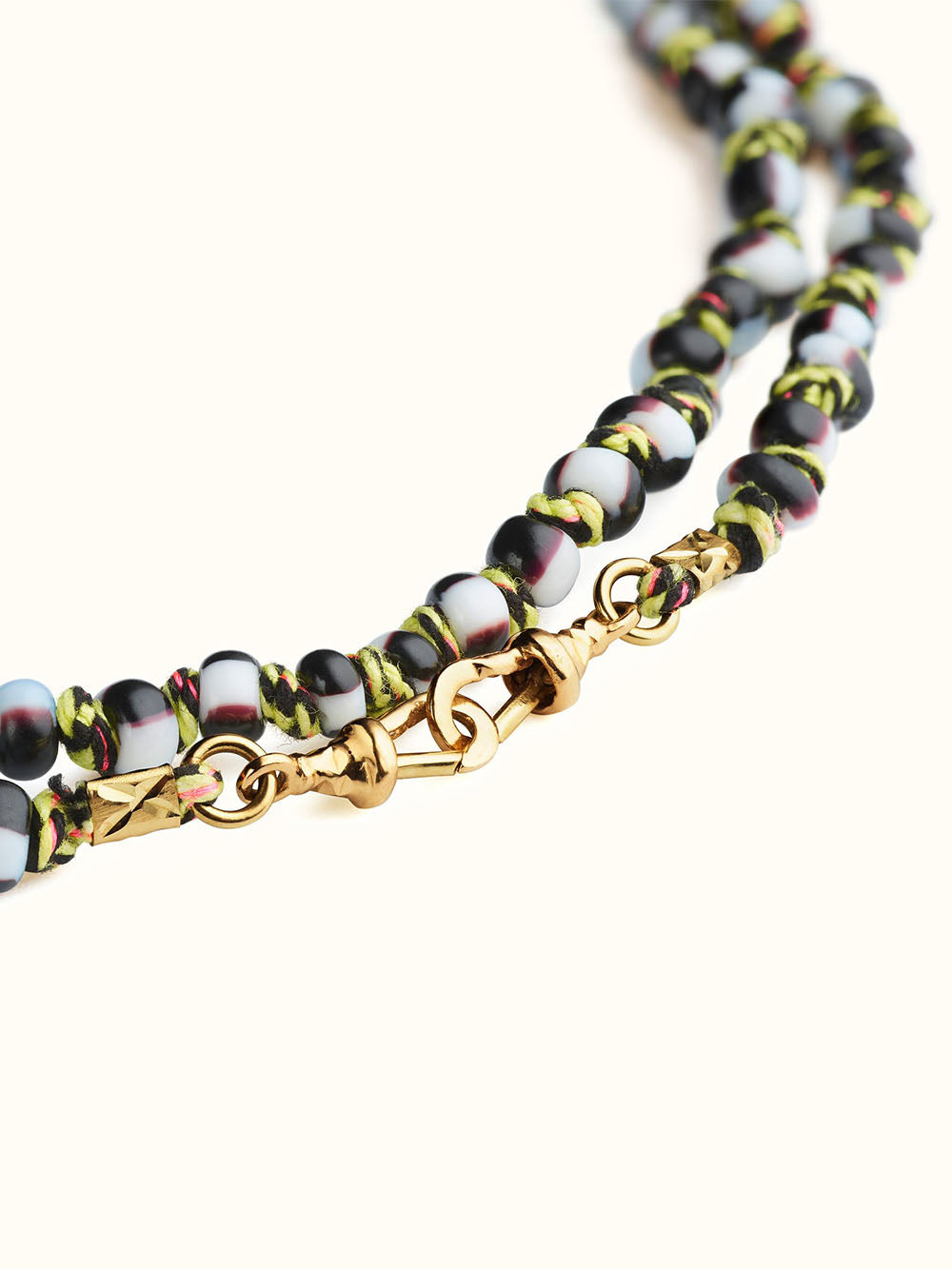 LONG BLACK & WHITE MAULI BEADS