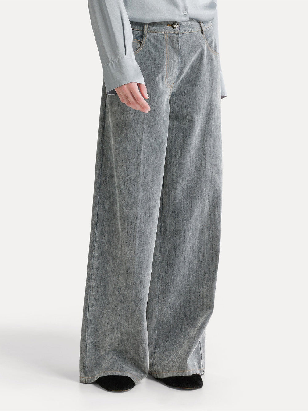 Loose-fitting grey flocked denim jeans