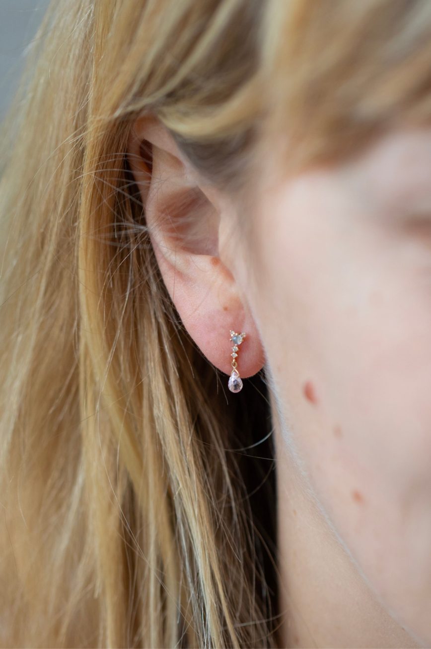 BLUE GRAY SAPPHIRE, MOONSTONE AND DIAMONDS EARRING