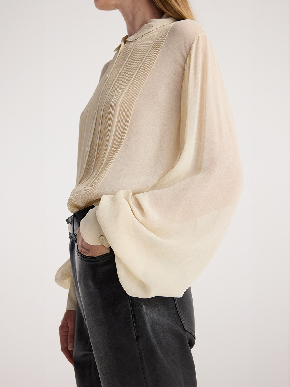 ROMANTIC CREAM BLOUSE