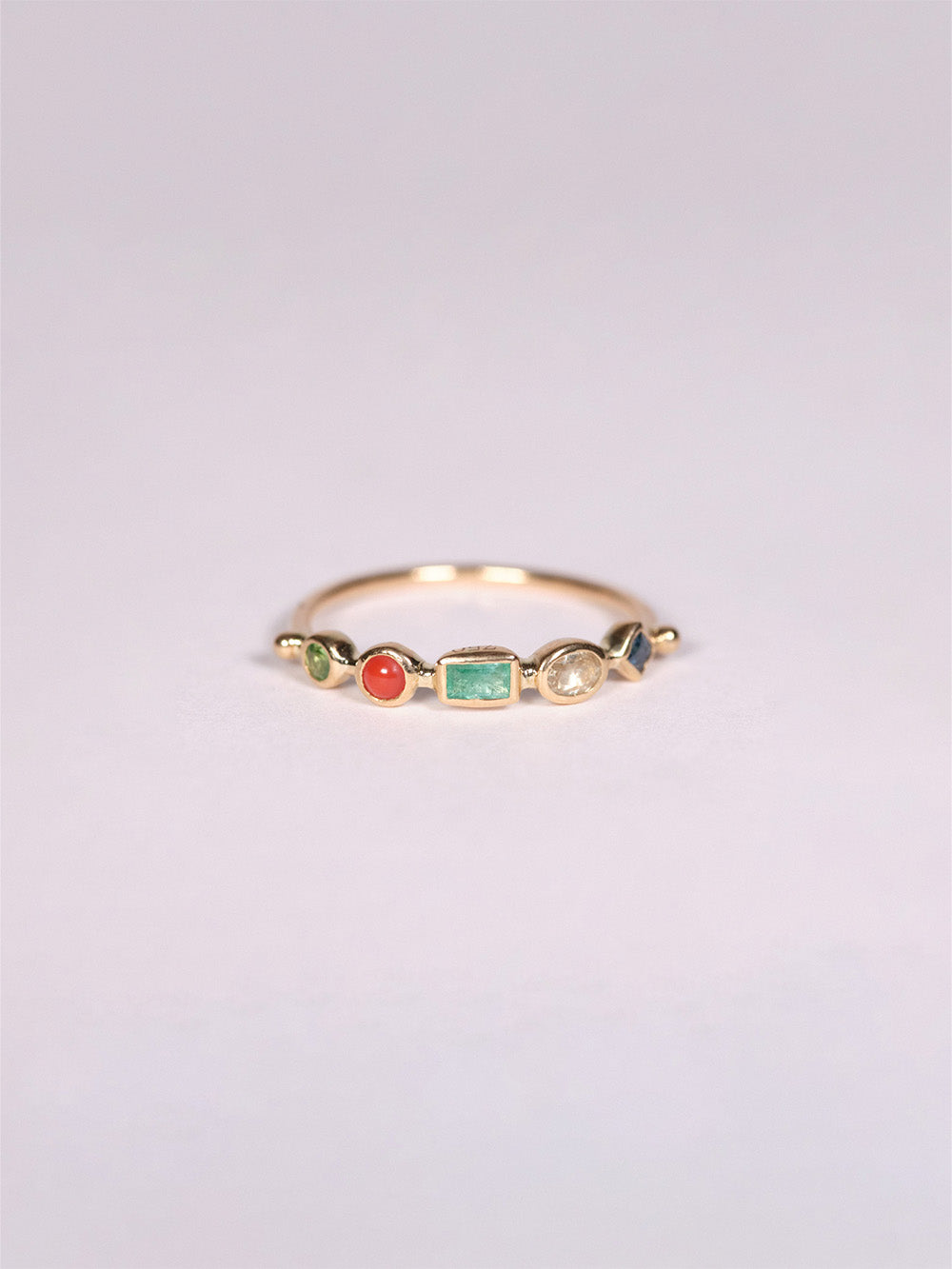 BAGUE TSAVORITE, CORAIL, EMERAUDE ET SAPHIRS