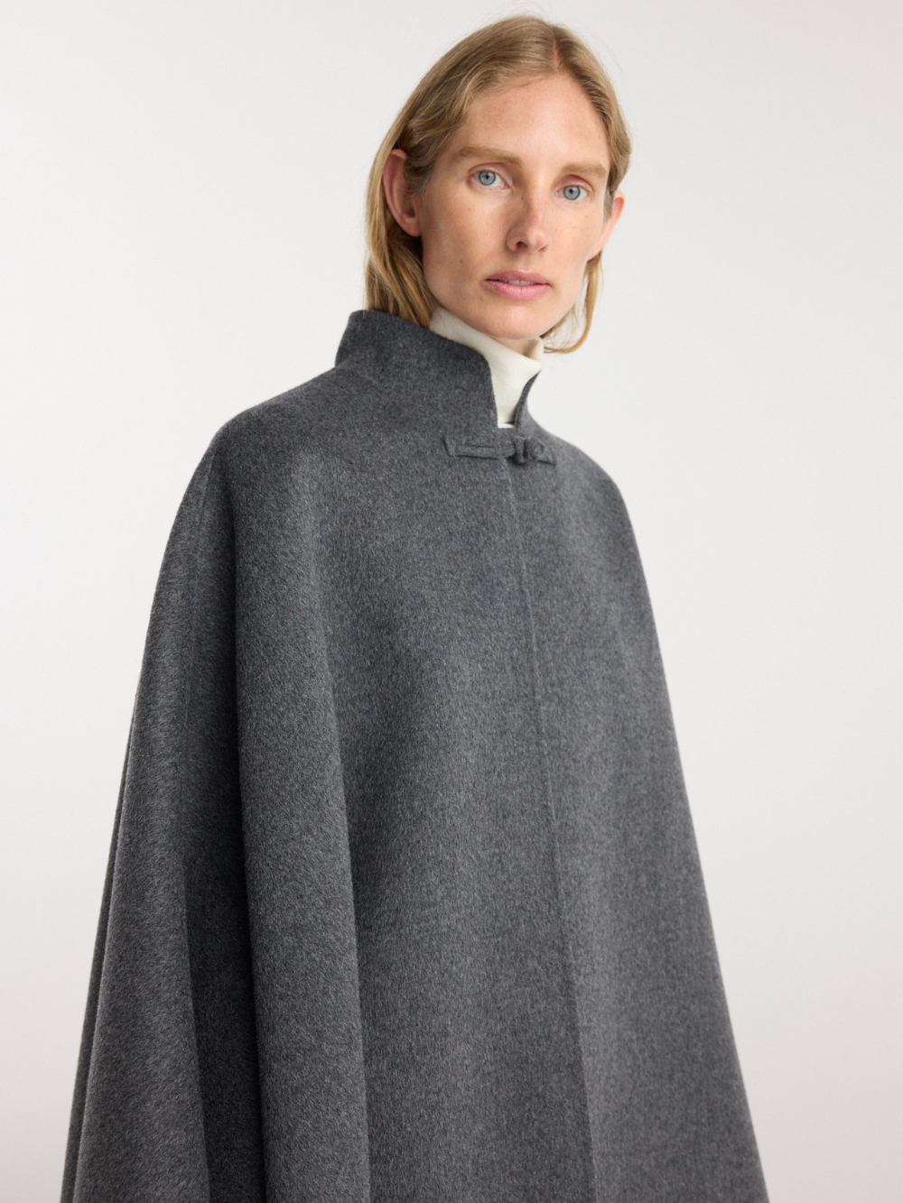 DOUBLE-FACED WOOL PANKO PONCHO