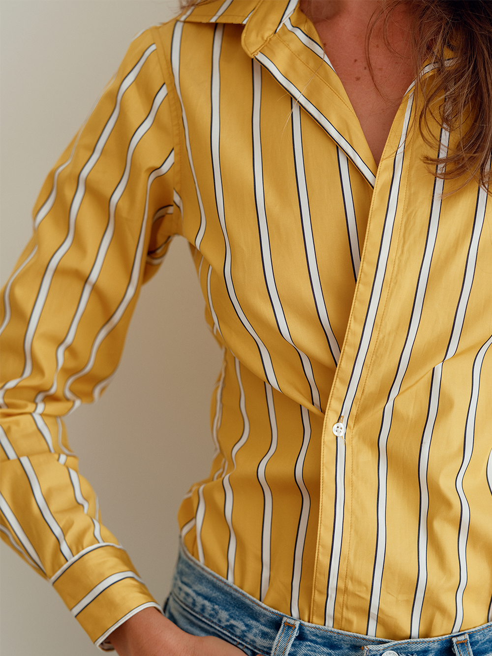 THE CROSS OVER FITTED SUN STRIPE SHIRT