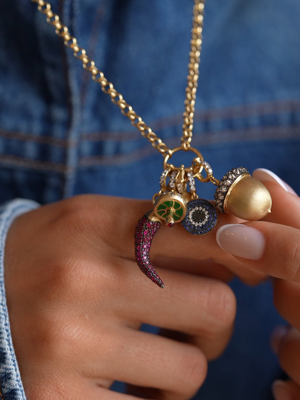 PENDENTIF NOISETTE DIAMANTS