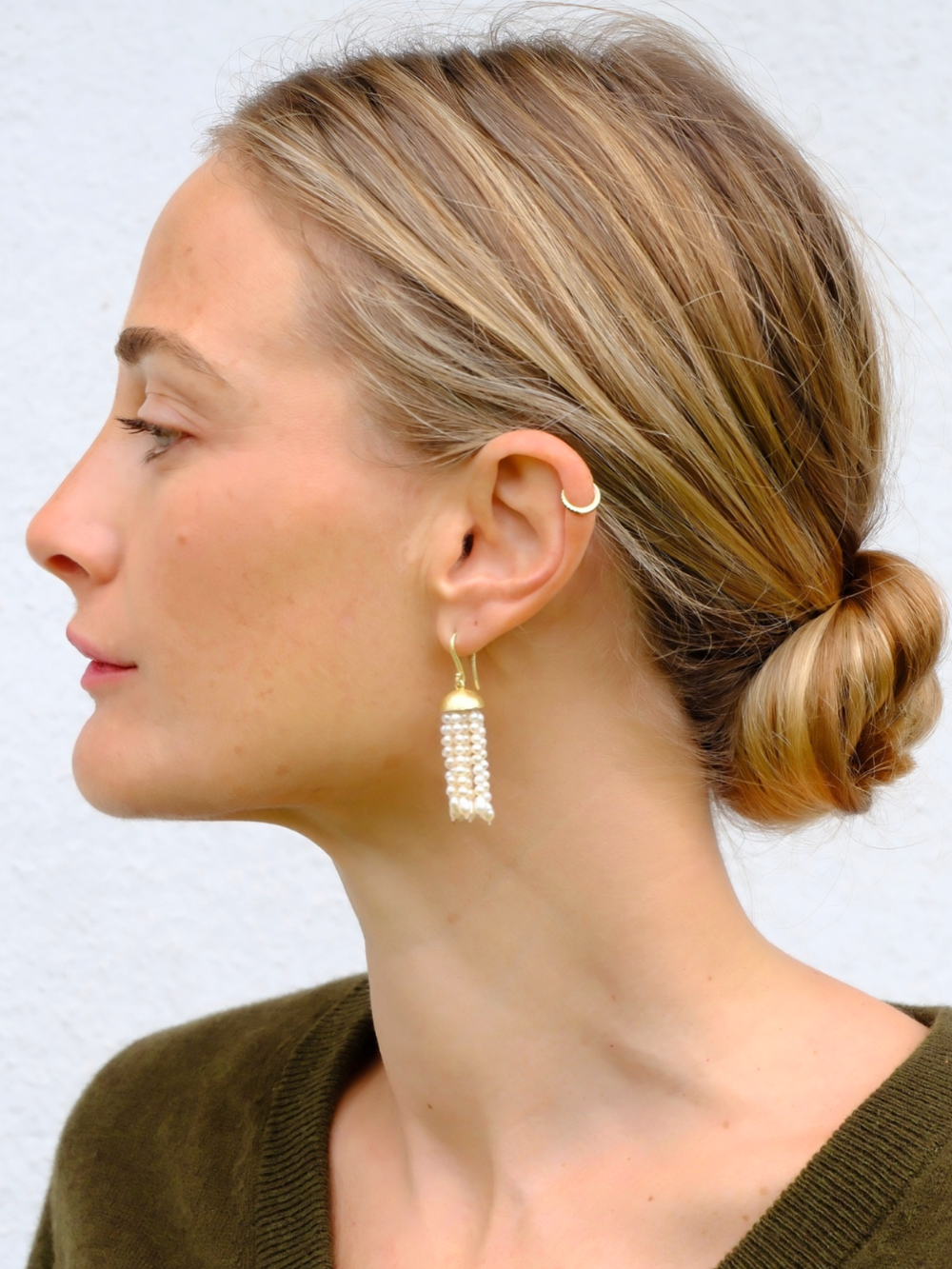 SWING WHITE PEARL EARRINGS