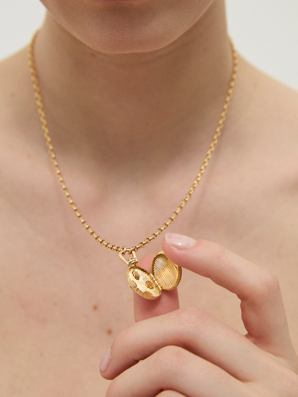 COLLIER MÉDAILLON AMOR
