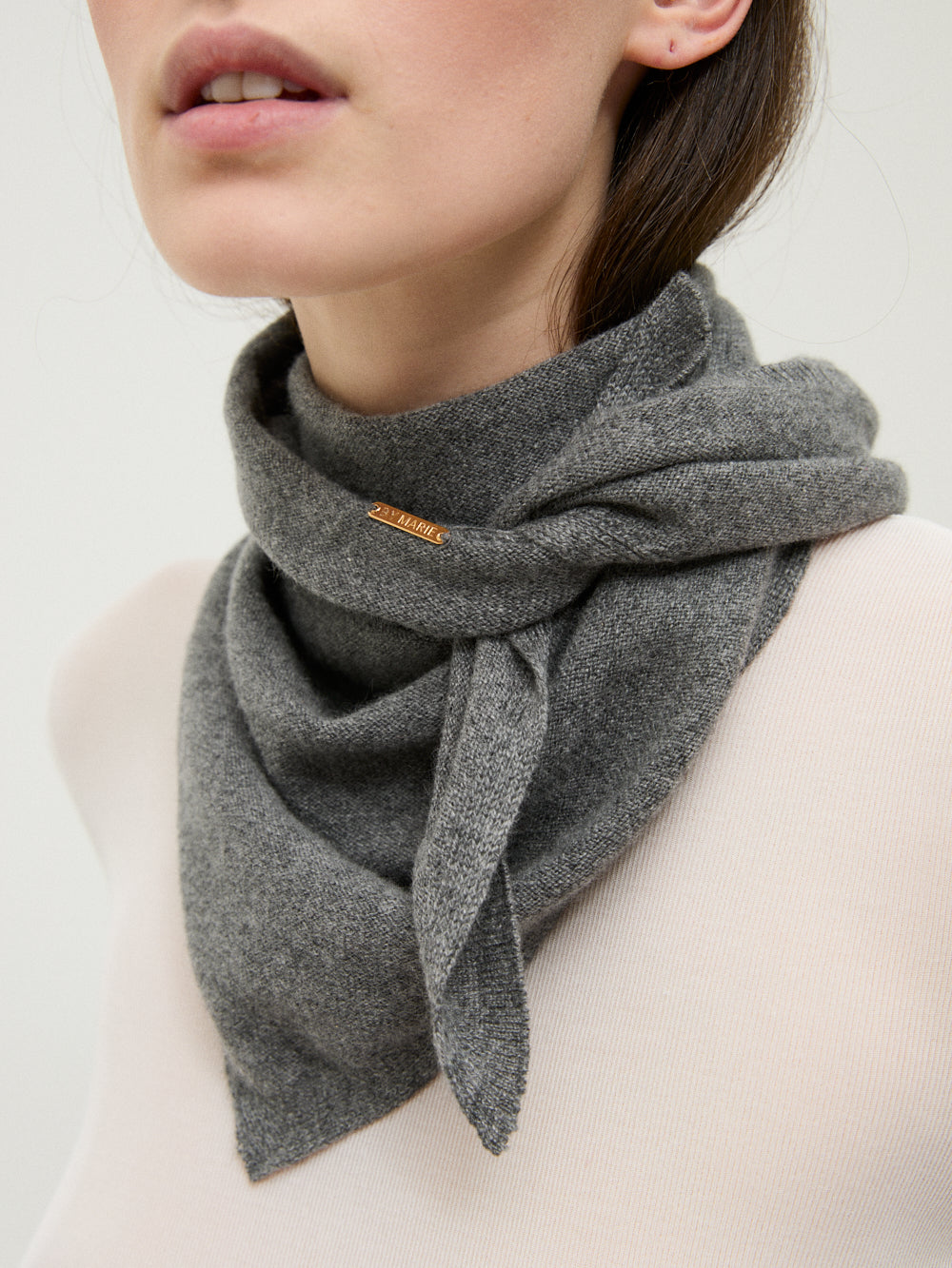 LEO THUNDER GREY SCARF