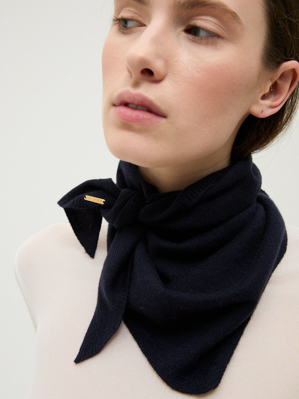 LEO NAVY SCARF