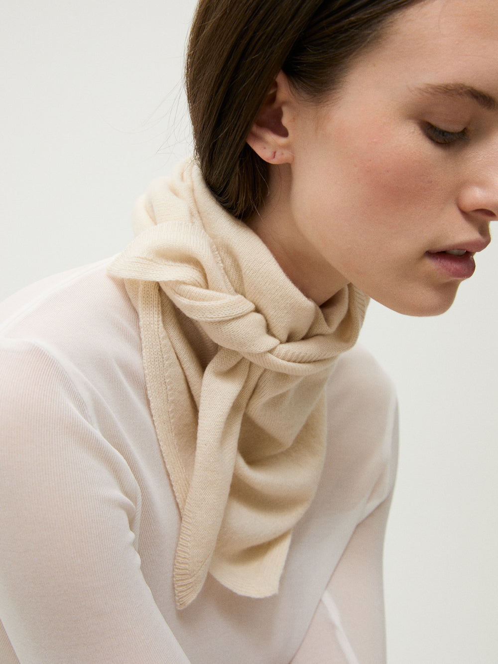 LEO ANTIQUE WHITE SCARF