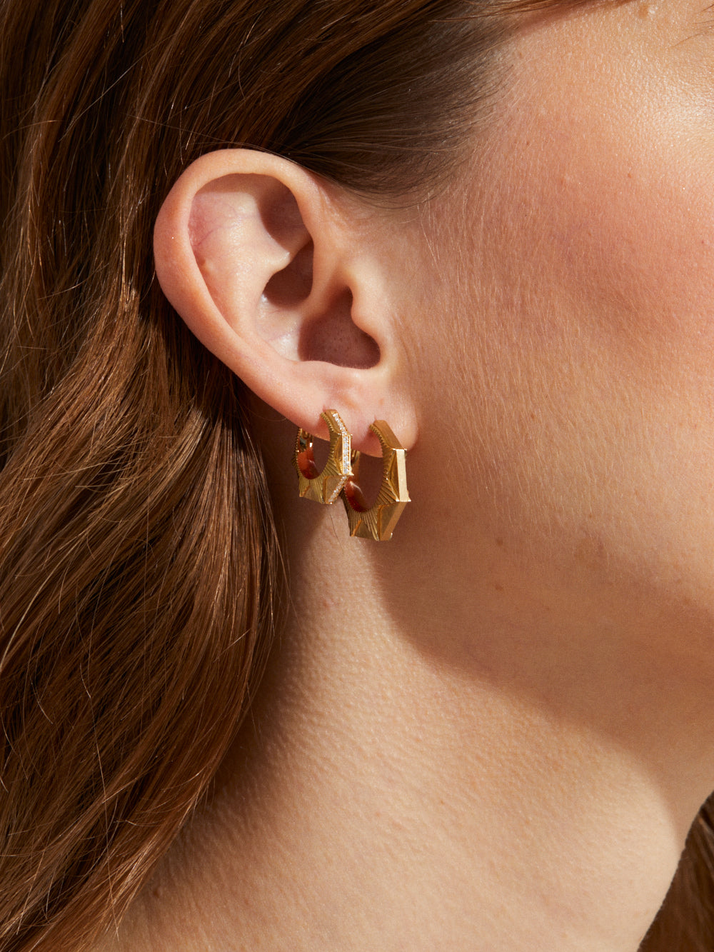 NYC SMALL YELLOW GOLD AND DIAMOND EARRING