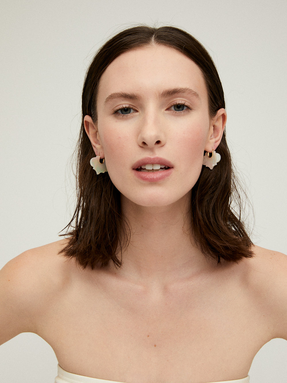 undefined BO CREST ARABASQUE MOTHER-OF-PEARL WHITE