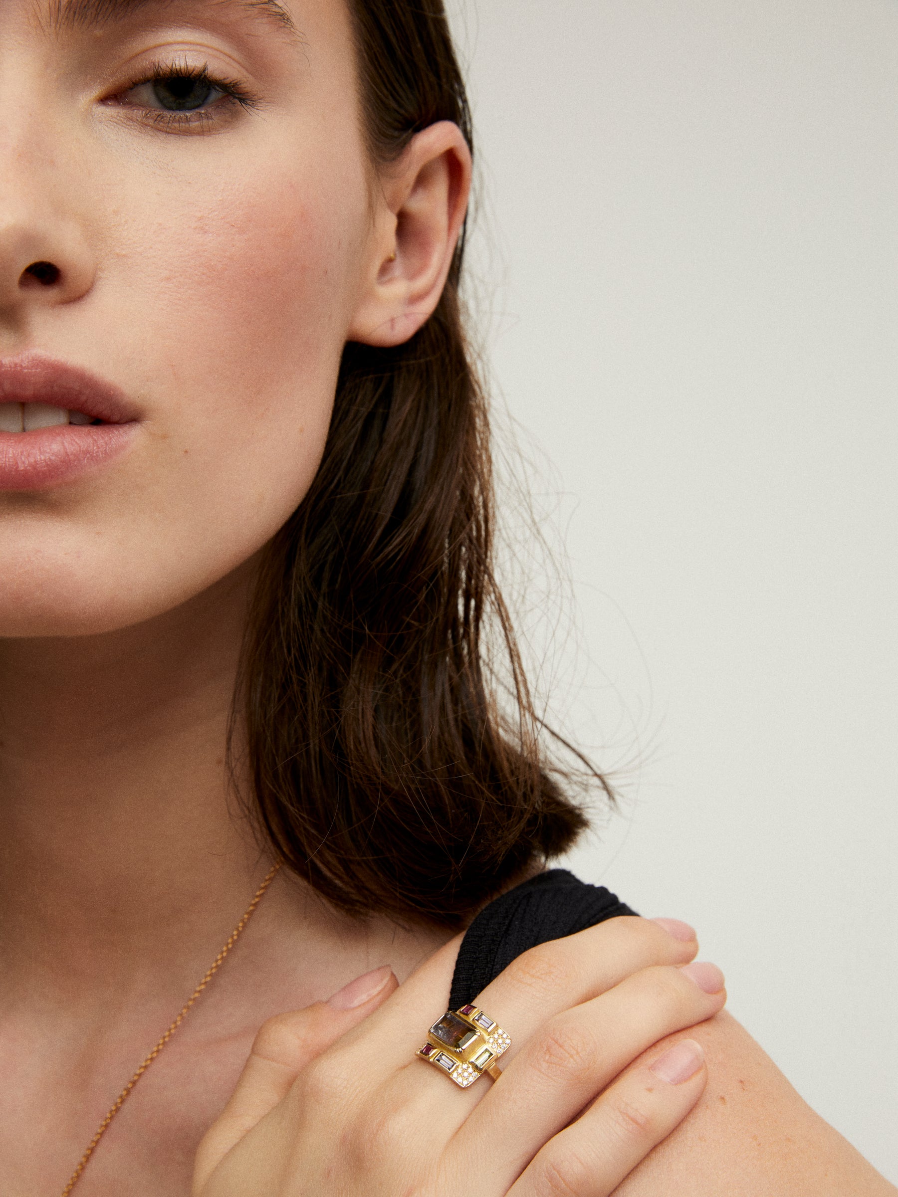 BAGUE MONDRIAN TOURMALINE, SAPHIRS & DIAMANT