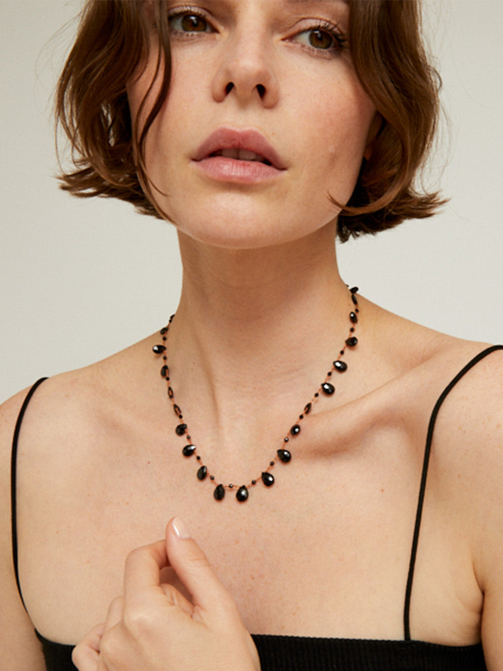 COLLIER WHITNEY DROPS & BEADS SPINELLE NOIRE