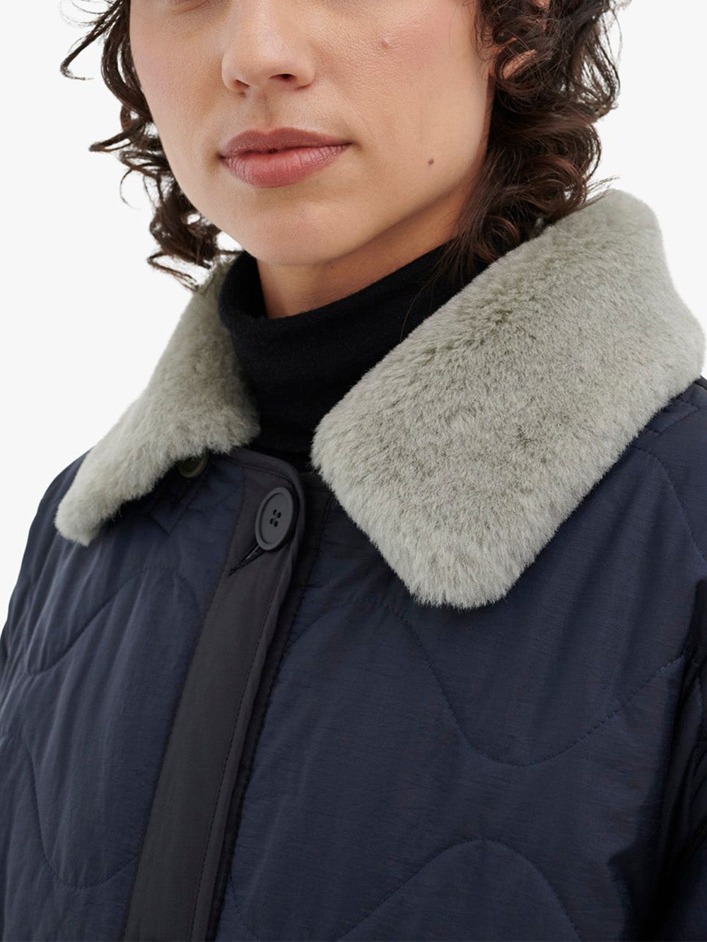 SHEARLING PALE JADE COLLAR