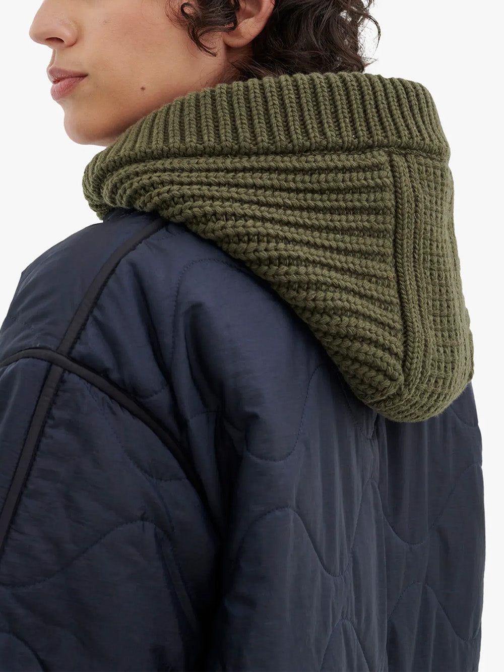 DARK OLIVE-BLACK KNITTED HOOD