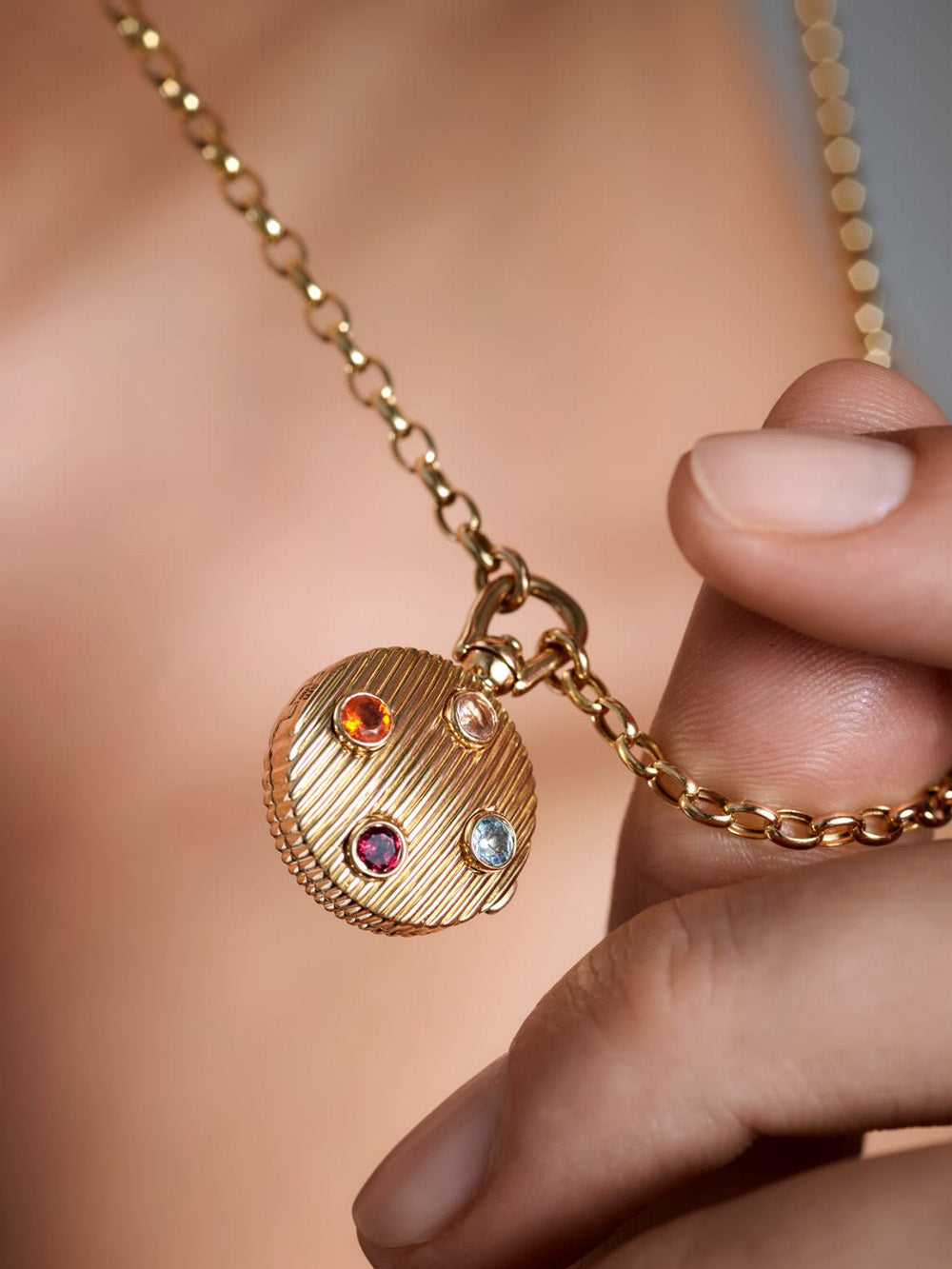 COLLIER MÉDAILLON AMOR