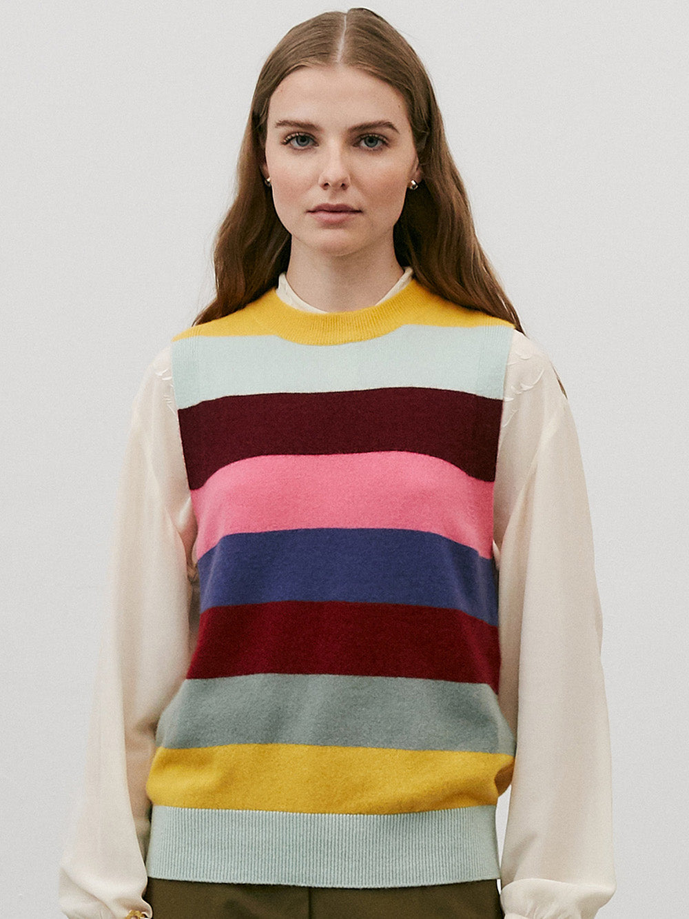 SLEEVELESS ROUND NECK SWEATER