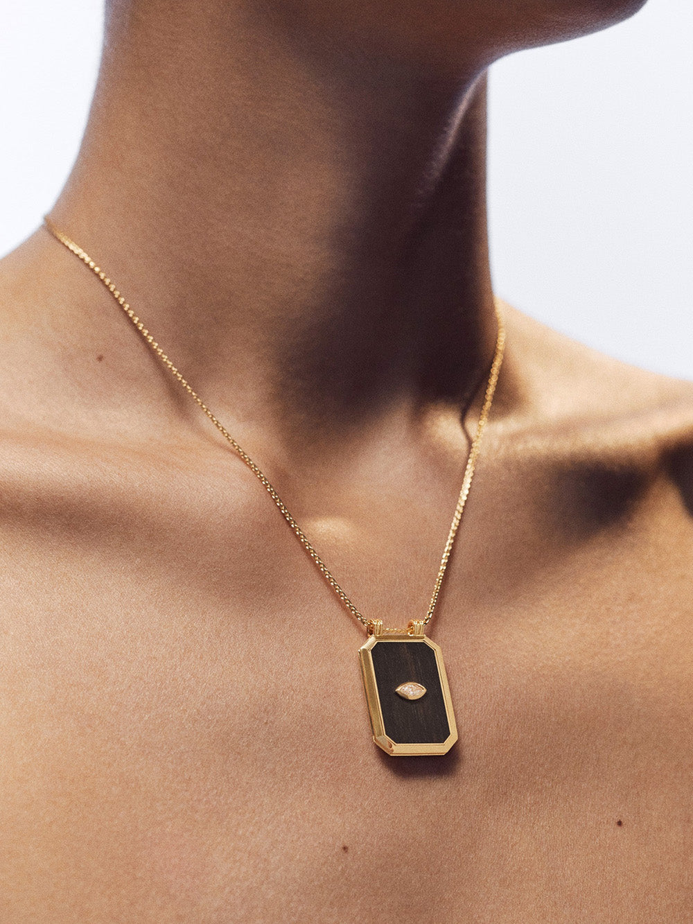 EBONY EYE SCAPULAR