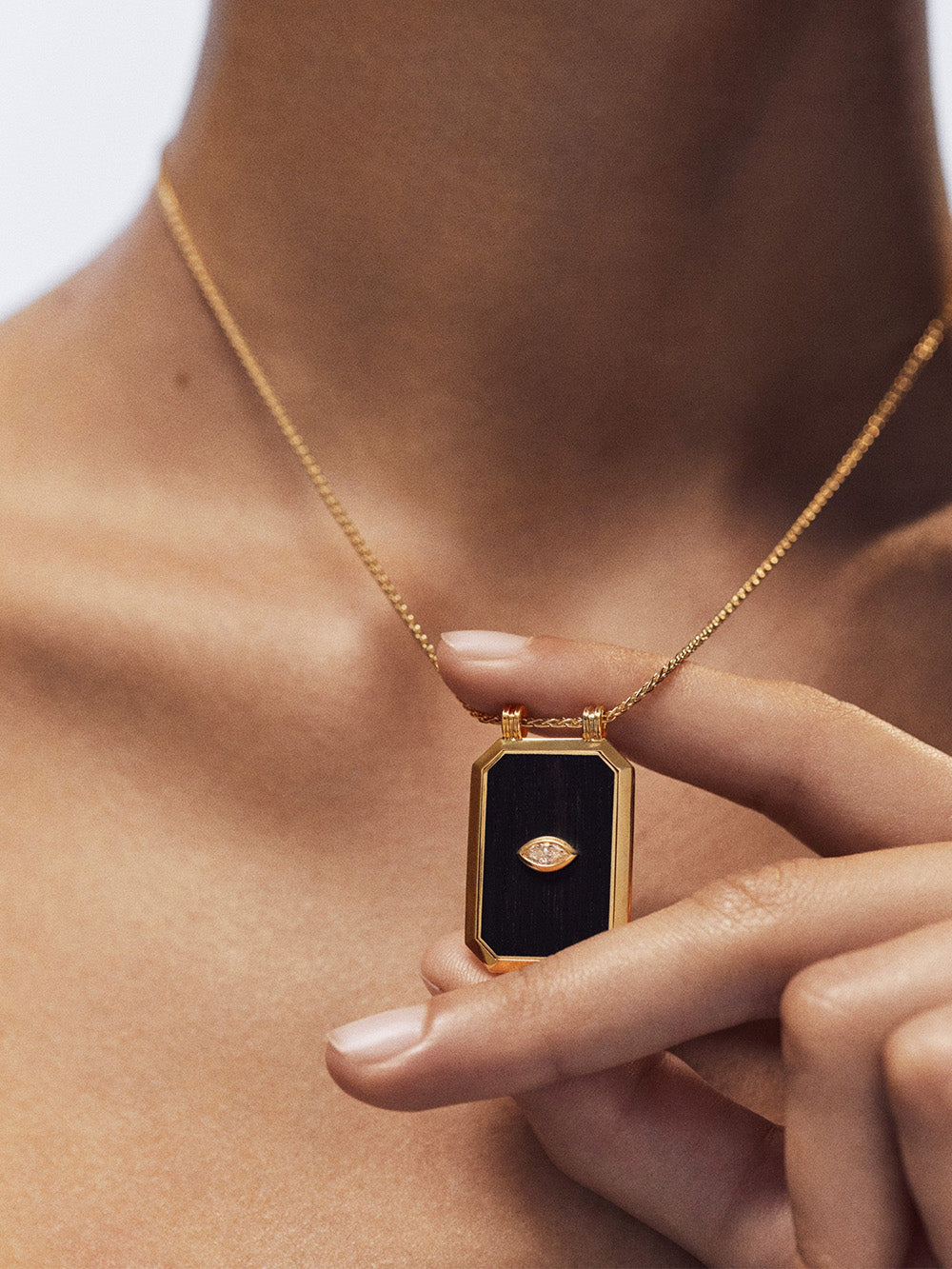 EBONY EYE SCAPULAR