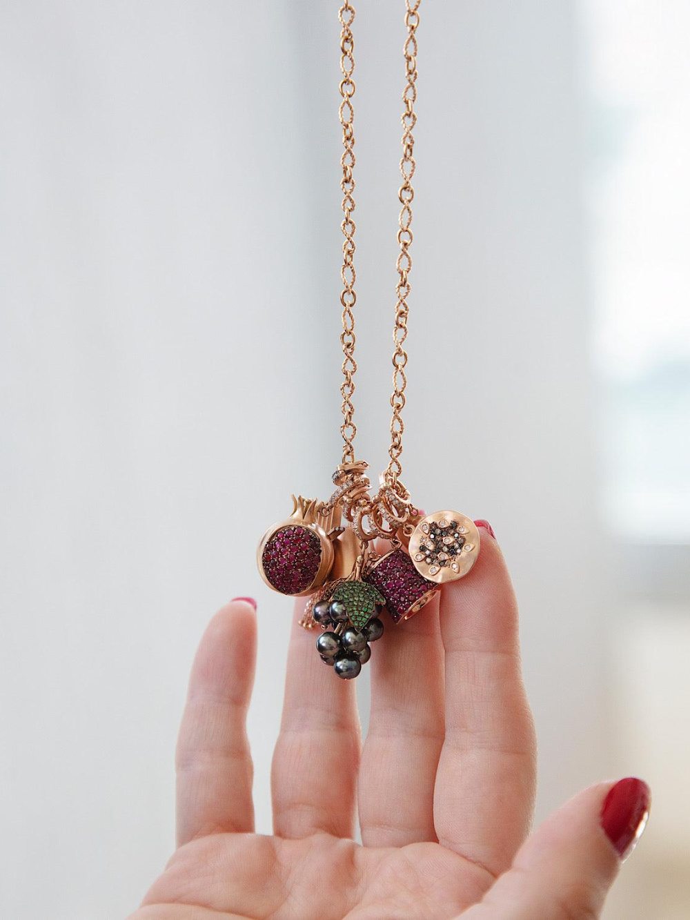 PENDENTIF RAISON PERLES DE TAHITI & TSAVORITES