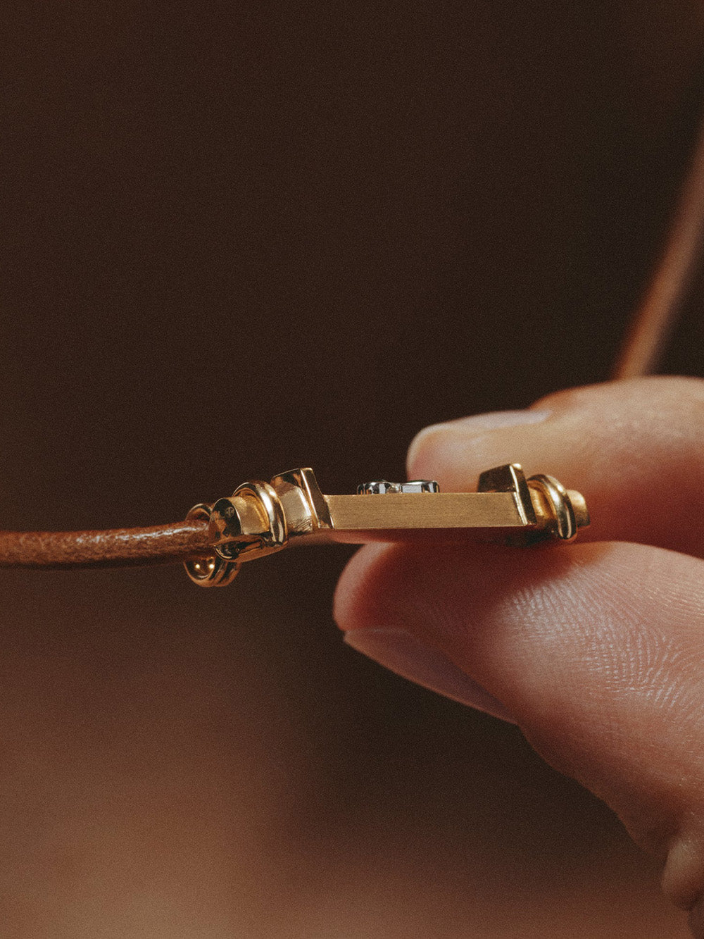 SMASH HEART LEATHER LOCKET OJ18K
