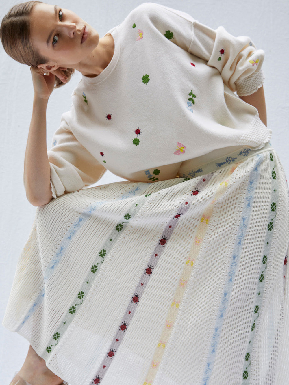 PULL DUMP BRODÉ BLANC