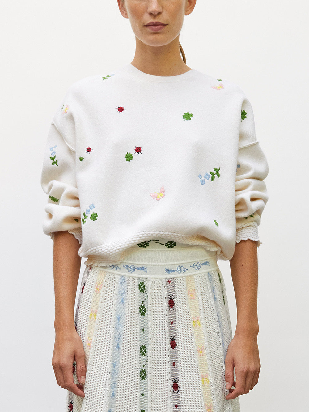 PULL DUMP BRODÉ BLANC