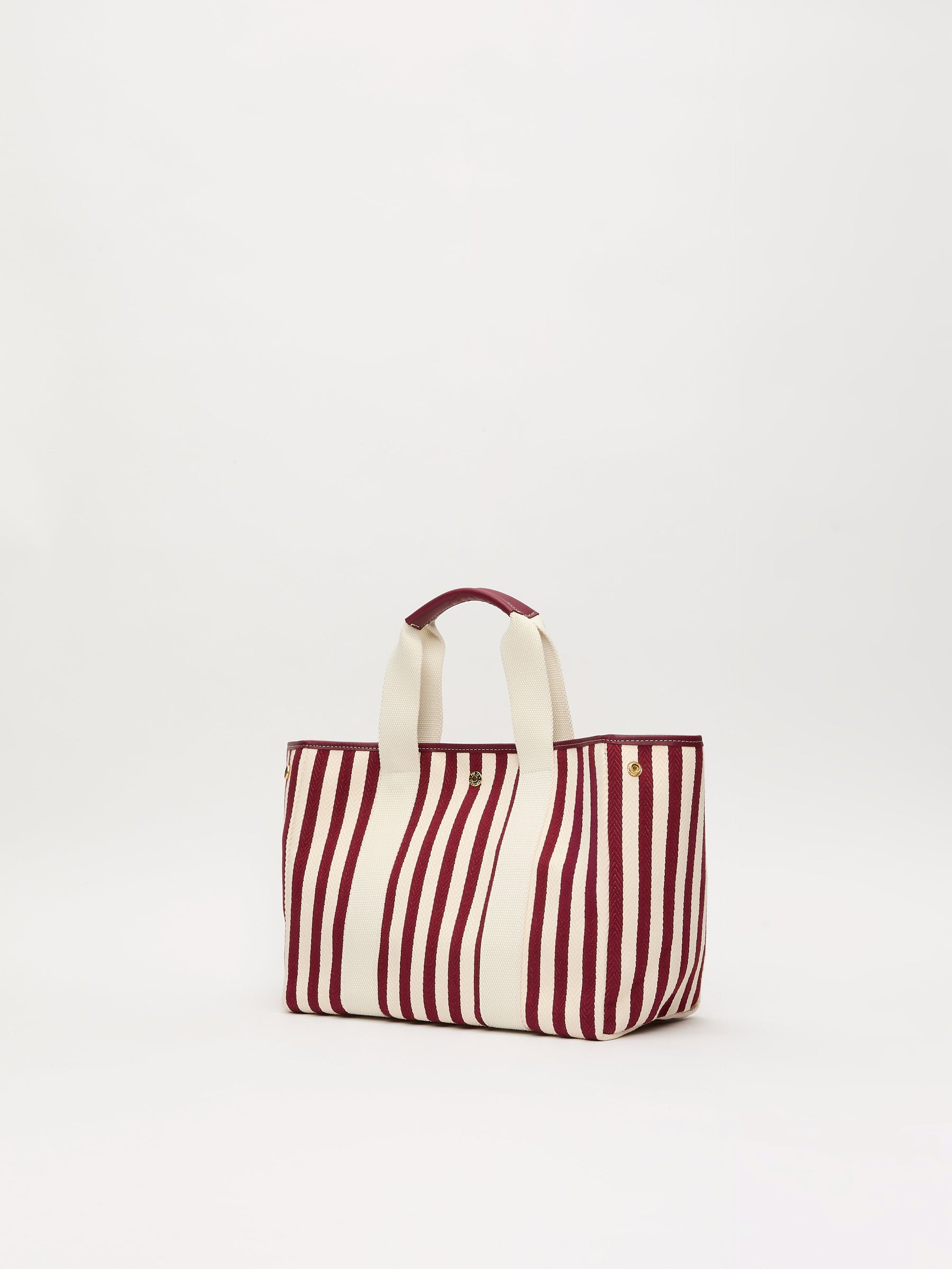 CROSSING M ROYAL PALACE 01