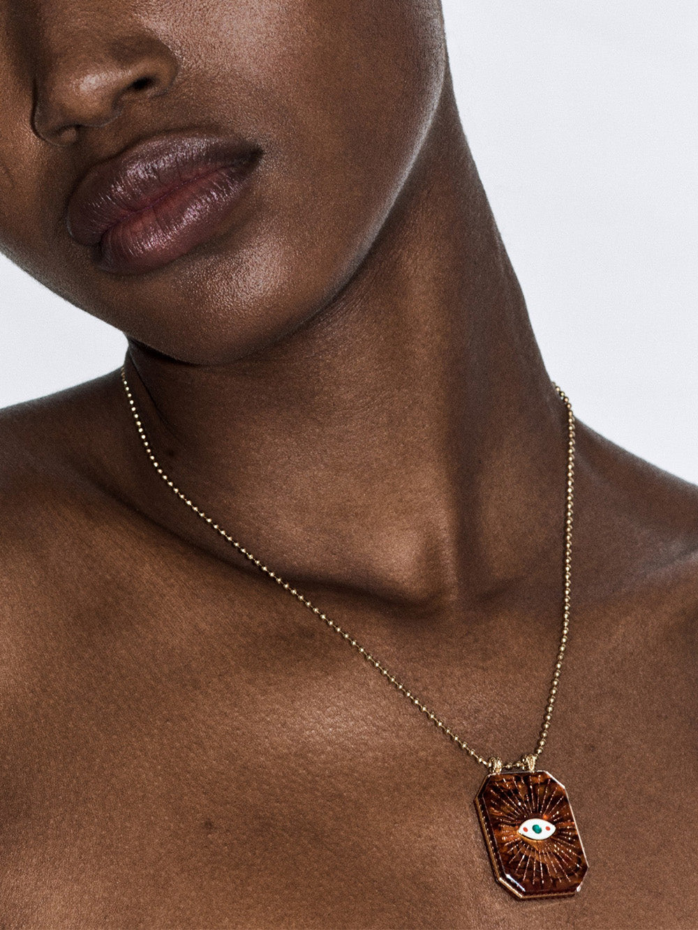 RAIZ'IN SCAPULAR 34MM MOTHER-OF-PEARL OCHRE