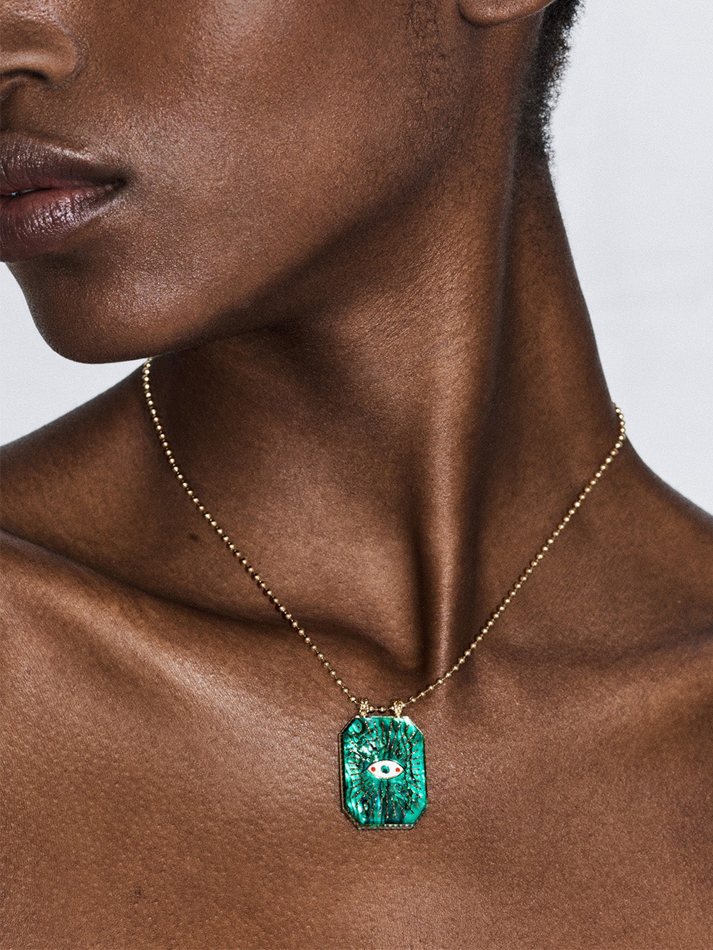 RAIZ'IN SCAPULAR 28MM GREEN MOTHER-OF-PEARL