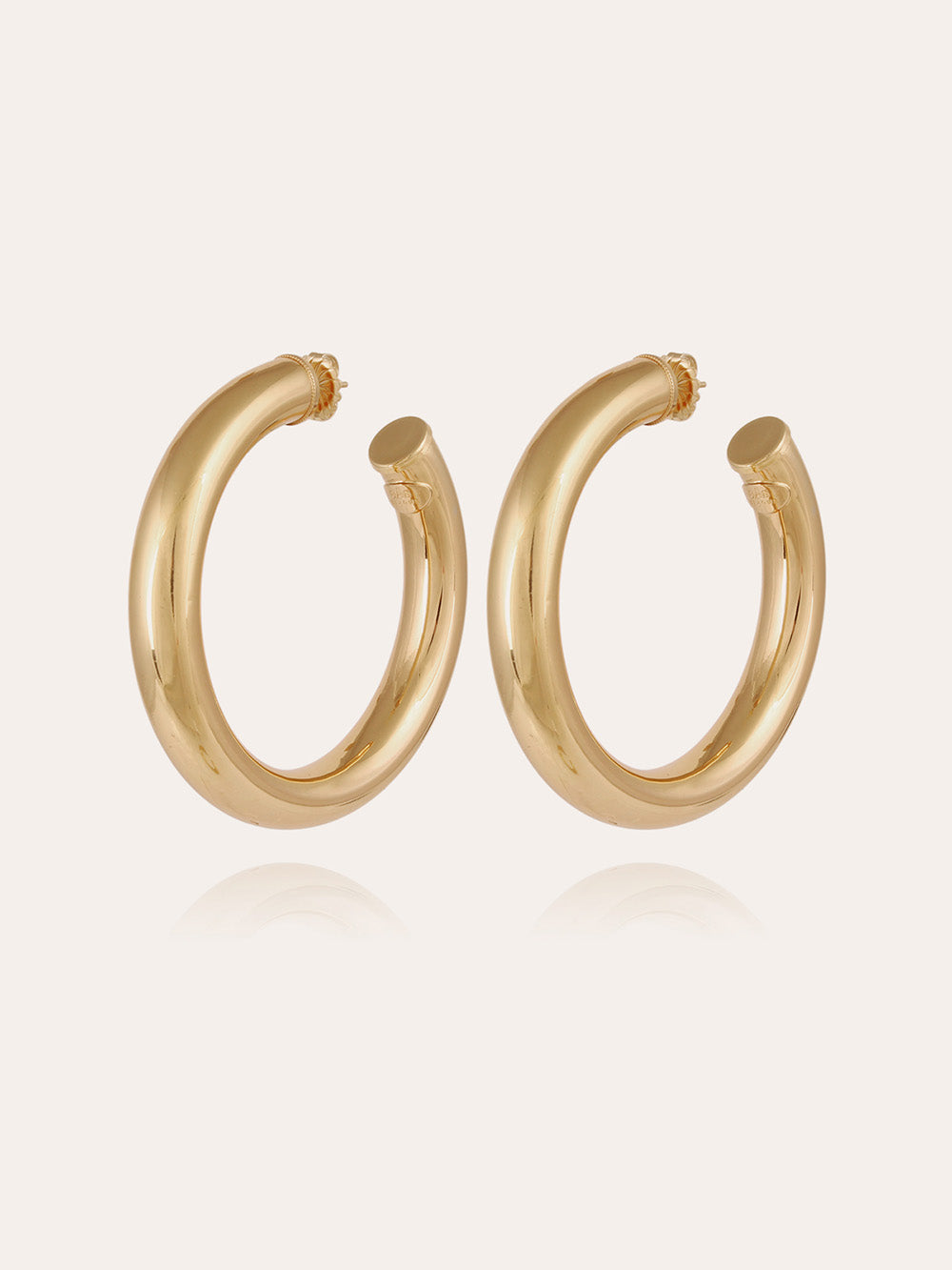 CURNER LARGE GOLD MODLE EARRINGS