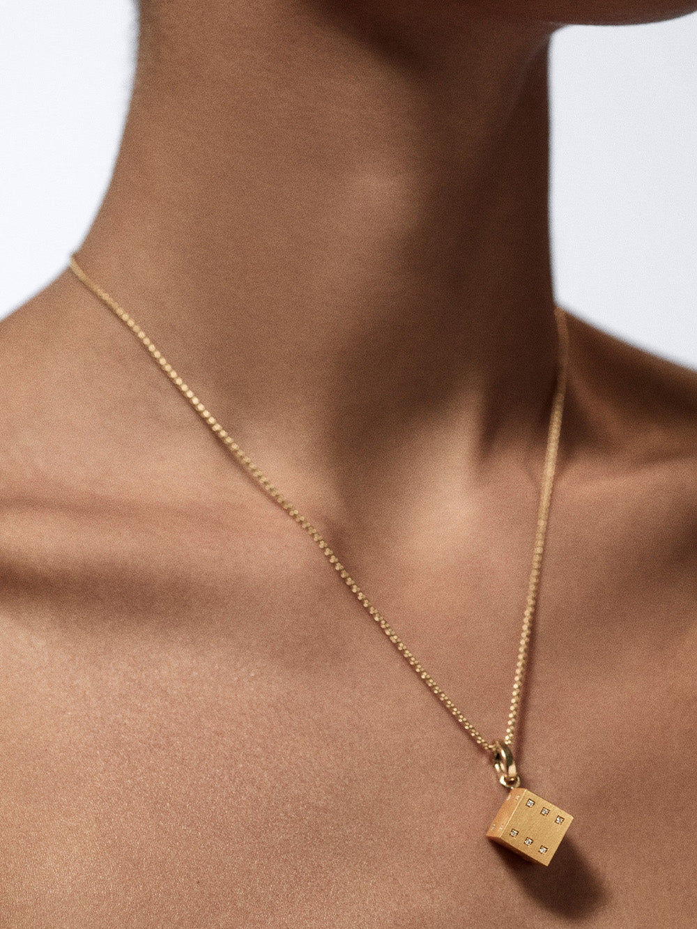 DADO PENDANT YELLOW GOEN AND DIAMONDS 11 MM