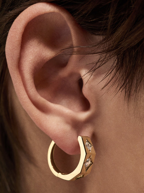 LARGE NUT EARRING IN YELLOW GOLD AND DIAMONDS